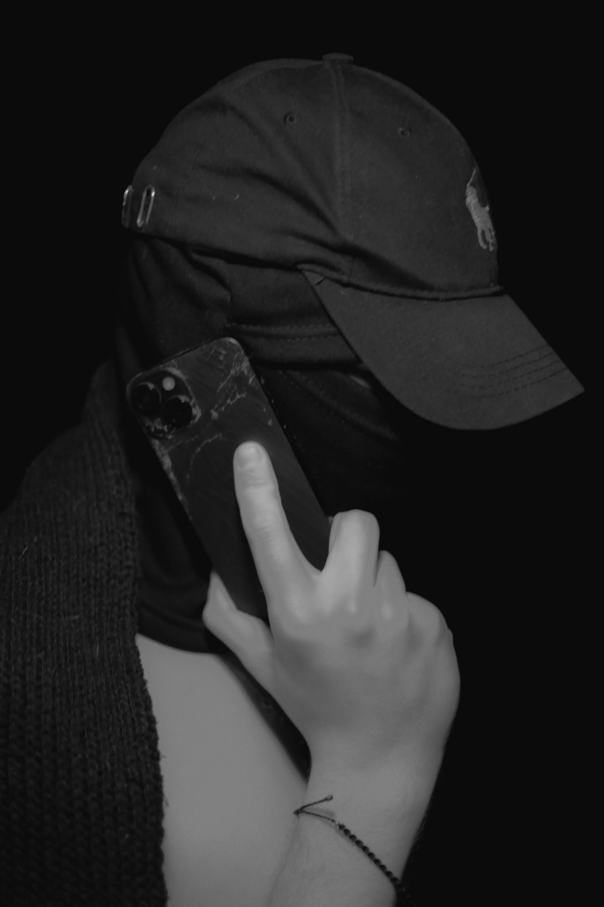 «Затянутая тишина: воспоминания прошлой жизни». Уличный фотограф Города N