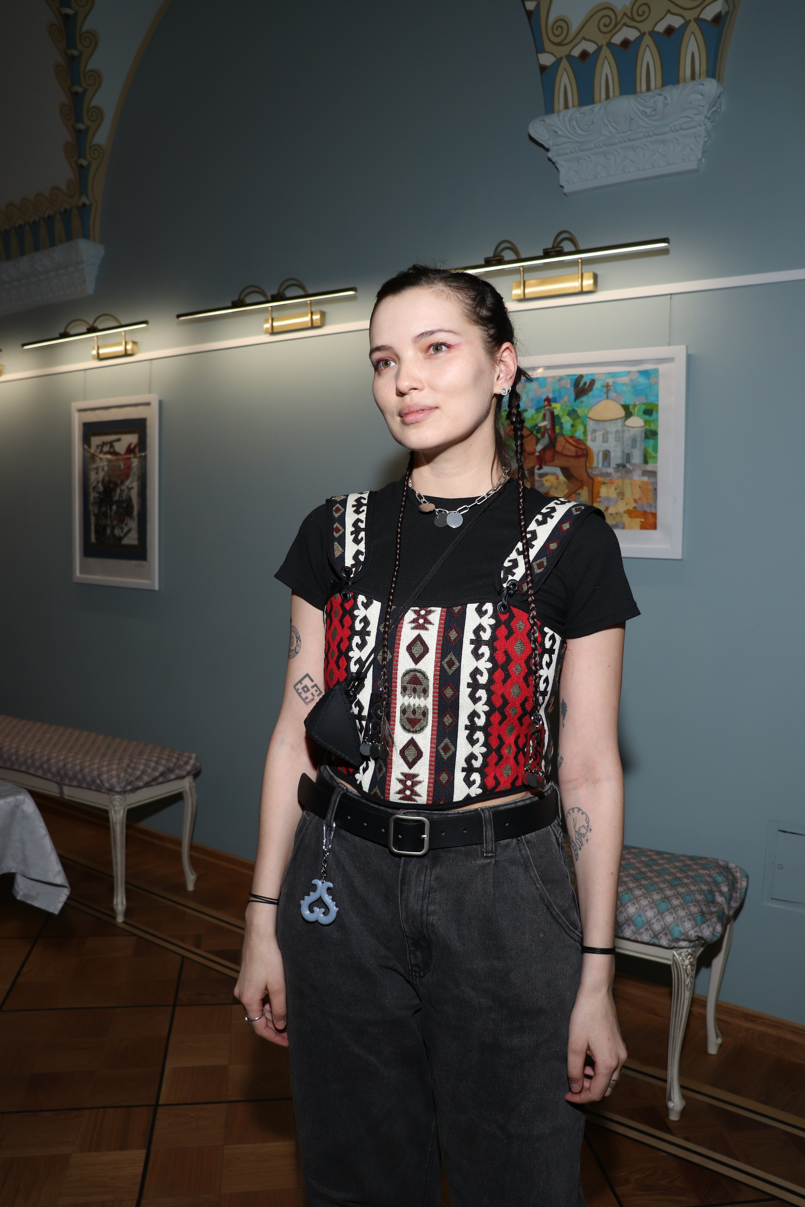 Показ-дефиле «КУЛЬТУРНЫЙ КОД В ОБРАЗЕ» от РОО «Сибирское землячество в Санкт-Петербурге» (6 марта 2025). Ивентный фотограф в Санкт-Петербурге Олег Комков