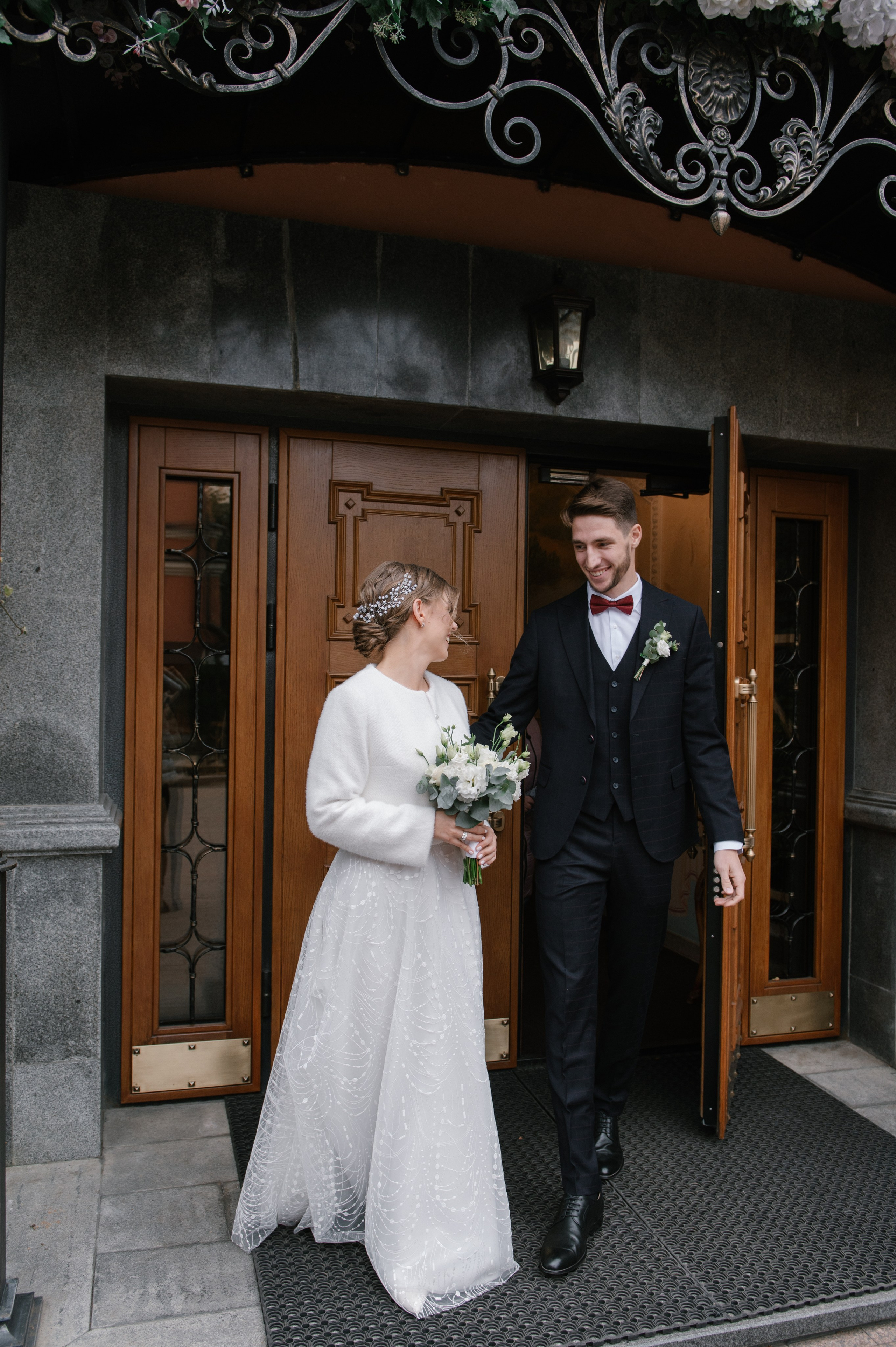 Свадебная фотосессия в Читальне имени Пушкина и камерный банкет в ресторане «Гусятникоff». Семейный и свадебный фотограф в Москве Татьяна Николаева