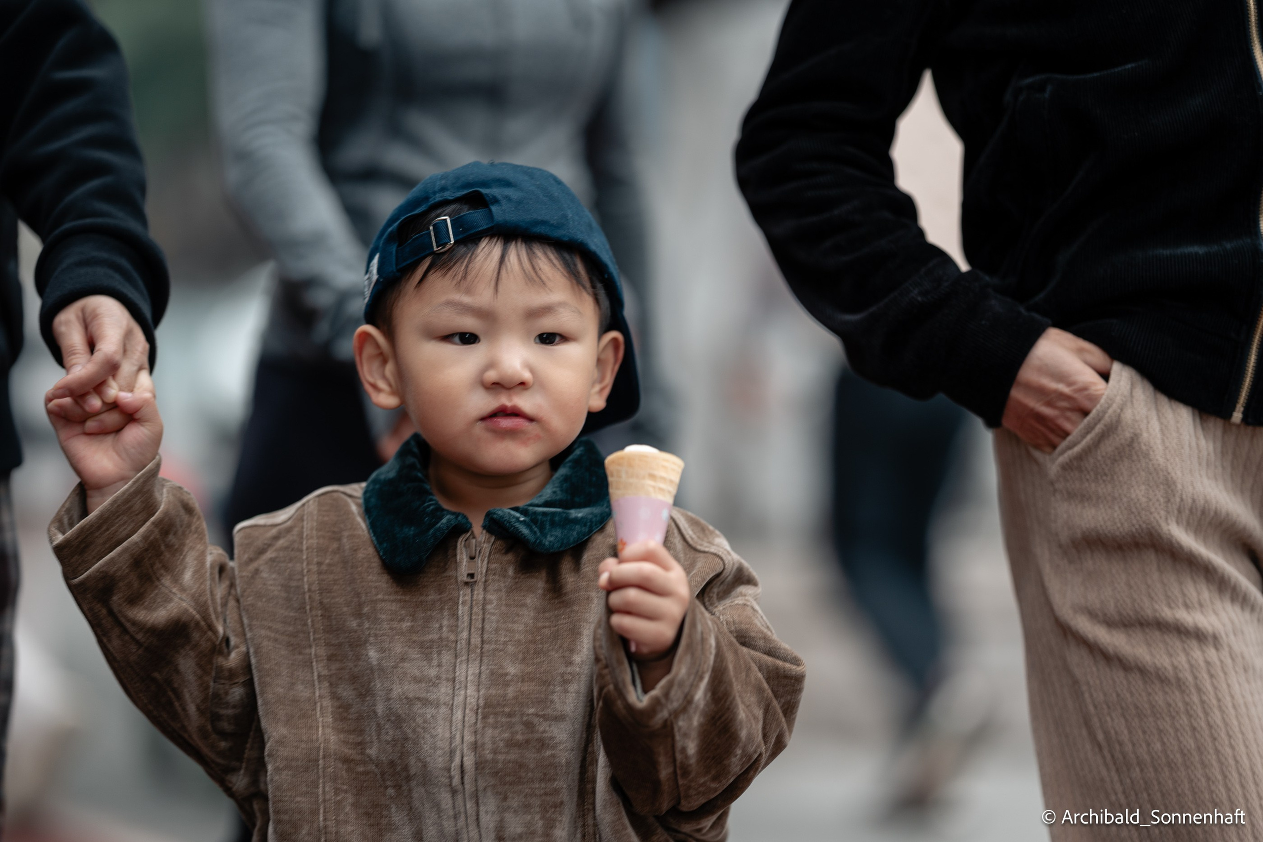 Walking in GZ, sunday. Photographer in Guangzhou, China. Archibald Sonnenhaft