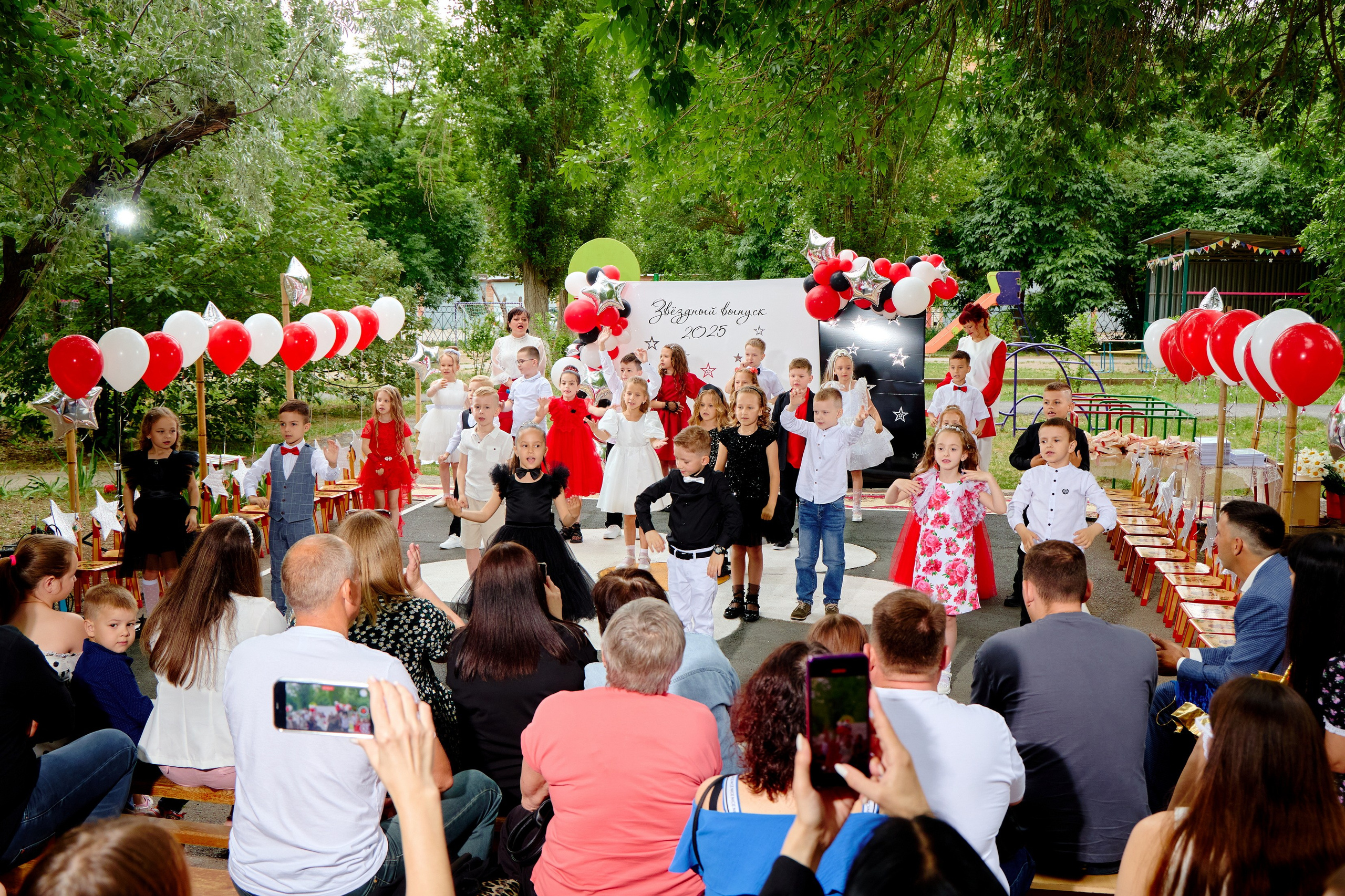 Выпускной 45 сад. Фотограф Выпускные альбомы Таганрог Сергей Коробченко