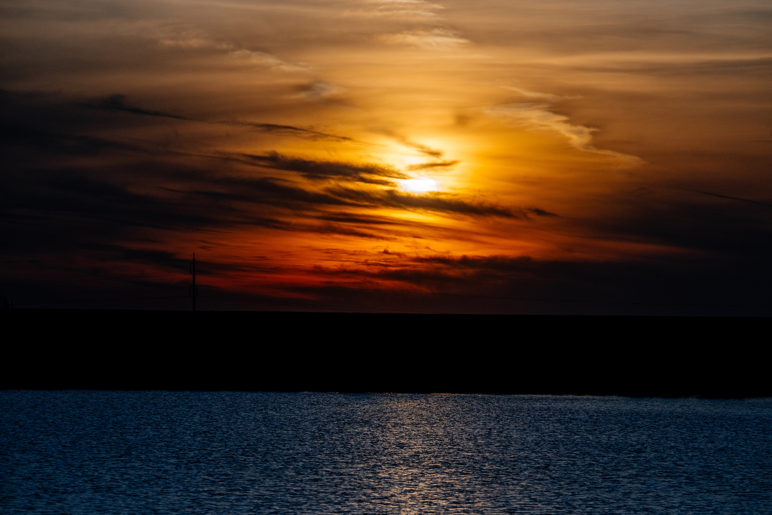 Закат, озеро