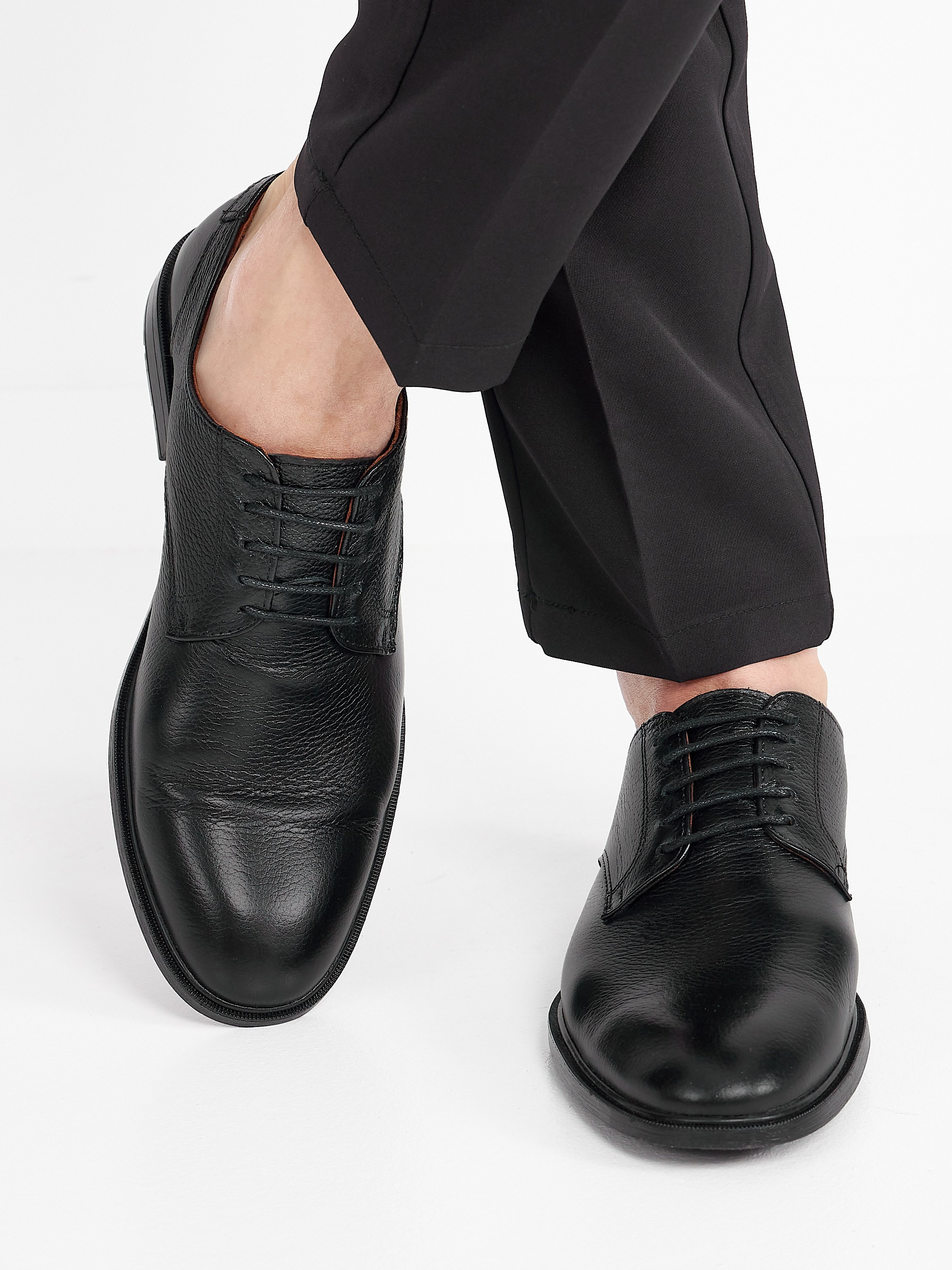 Фотосъемка обуви на модели для маркетплейсов. Алексей Темнов — фотограф в Пятигорске