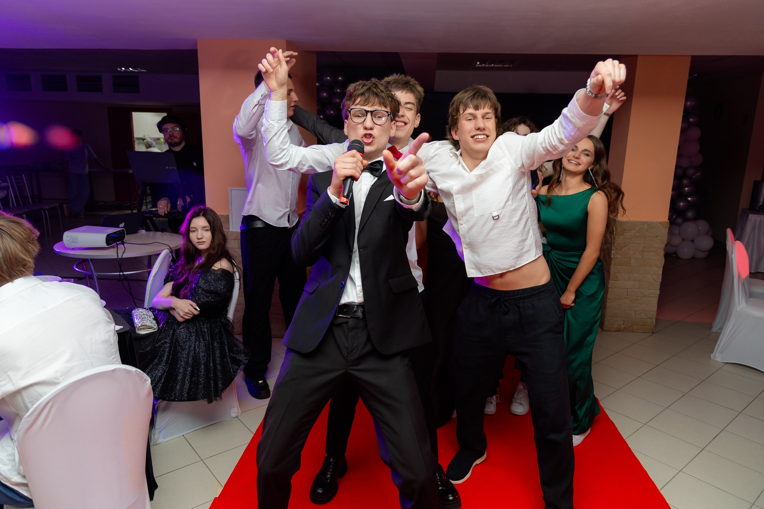 Школьный выпускной 2025 год в Минске, Беларуси. Свадебный фотограф в Минске/Беларуси Сергей Спиридонов