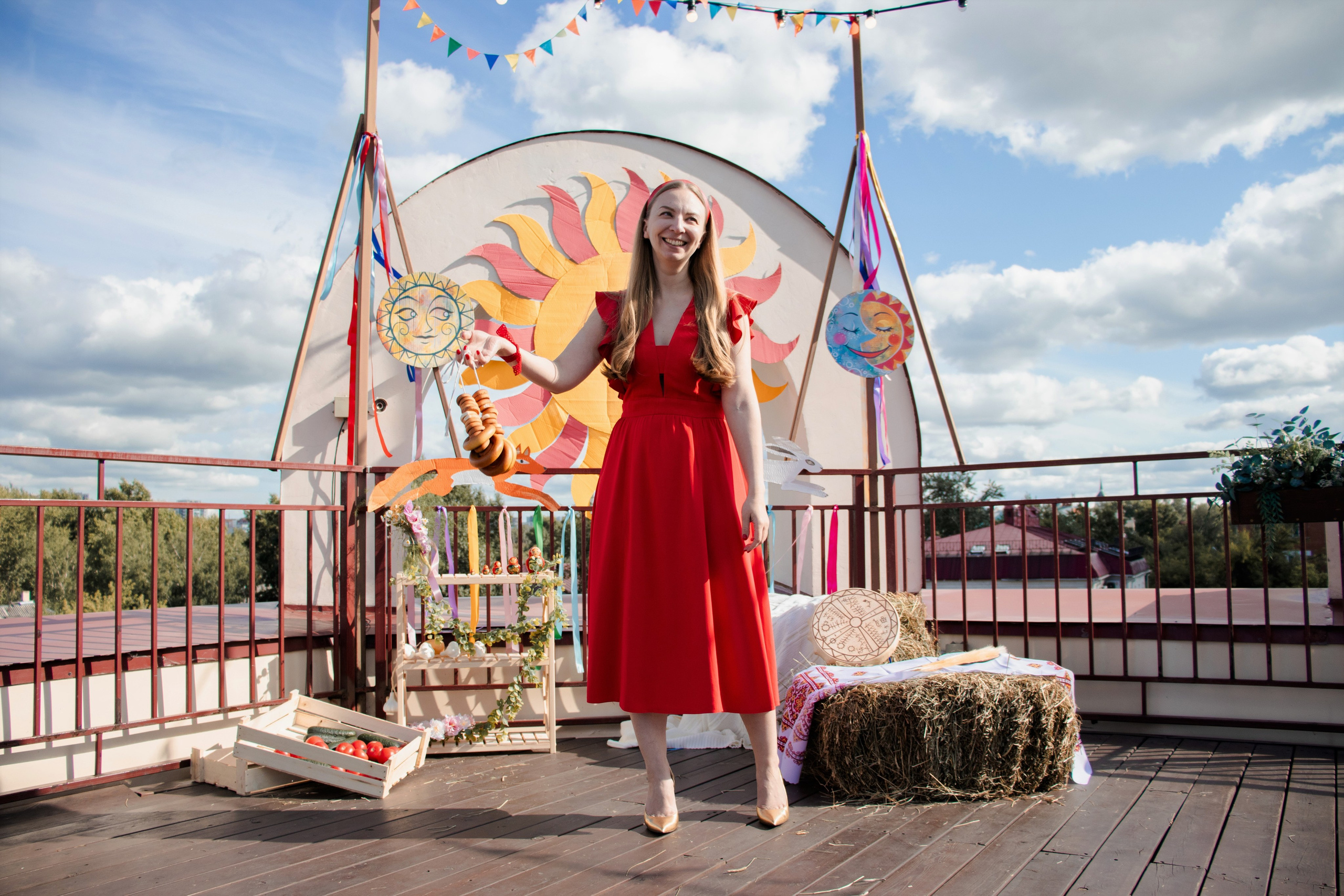 Съёмка корпоратива в городе Томск на крыше музея славянской мифологии