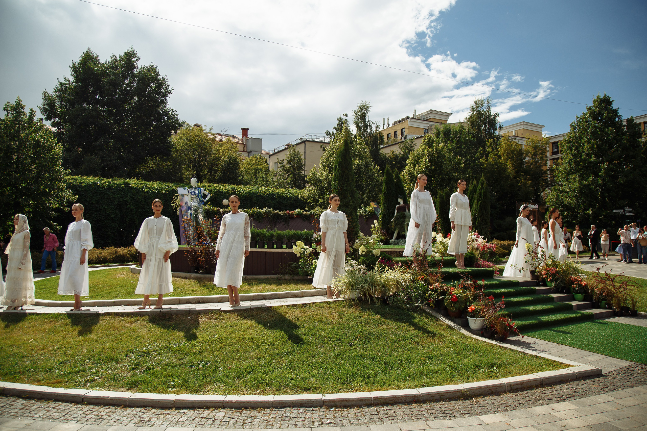 Зеленый подиум. Свадебный Семейный Репортажный фотограф в Москве