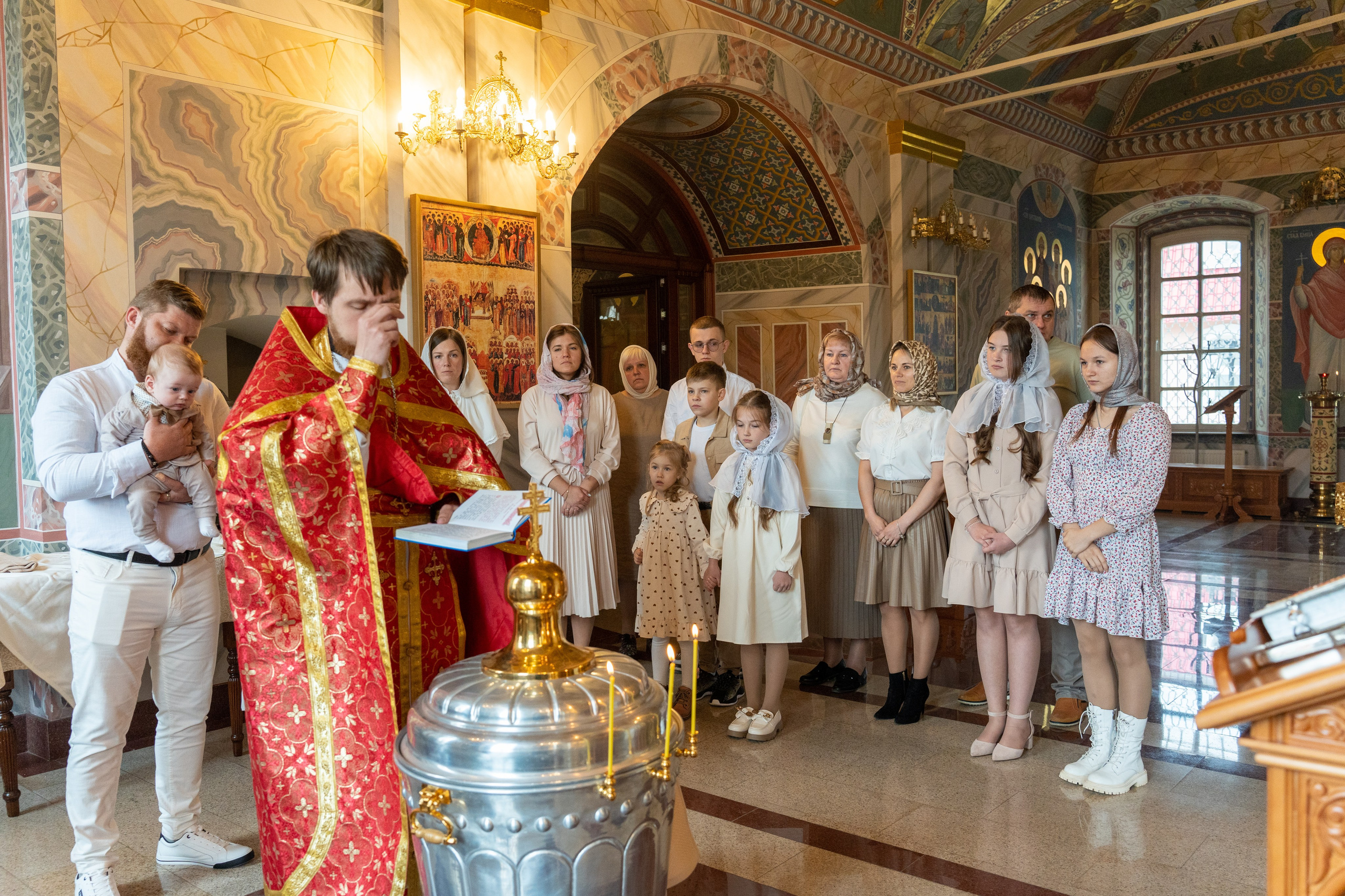 Крещение Михаила в храме Покрова Пресвятой Богородицы. Фотограф на Крещение Тула и Венчание в Туле, детский и семейный фотограф