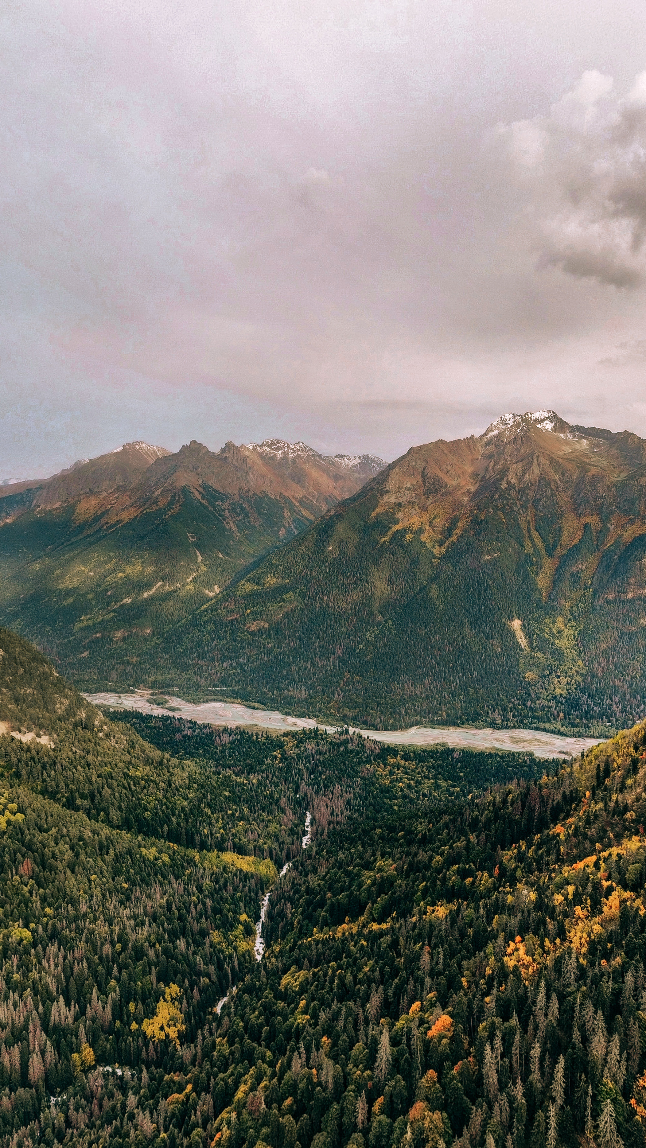 Домбай 2022. Человек с фотокамерой