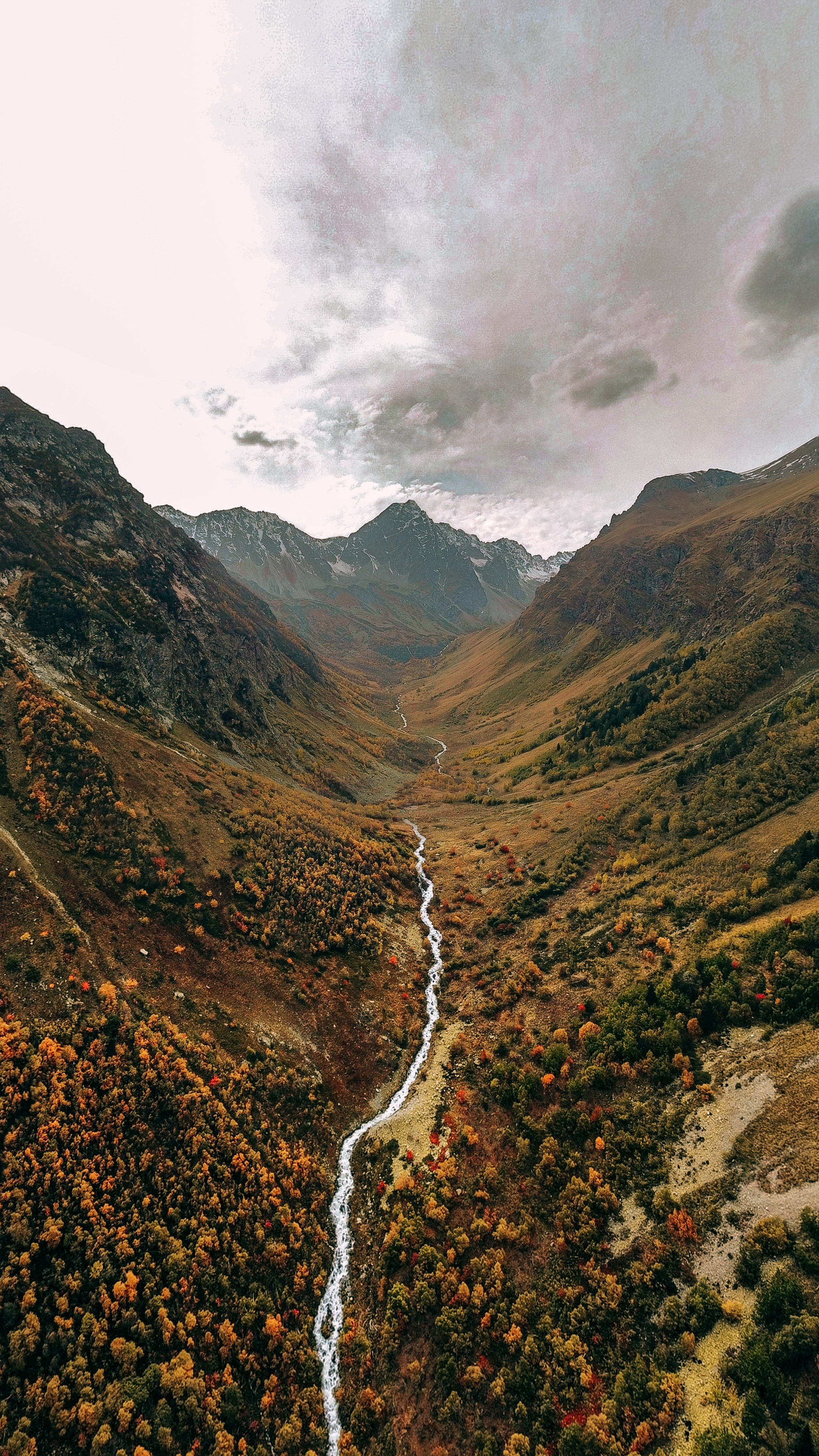 Домбай 2022. Человек с фотокамерой