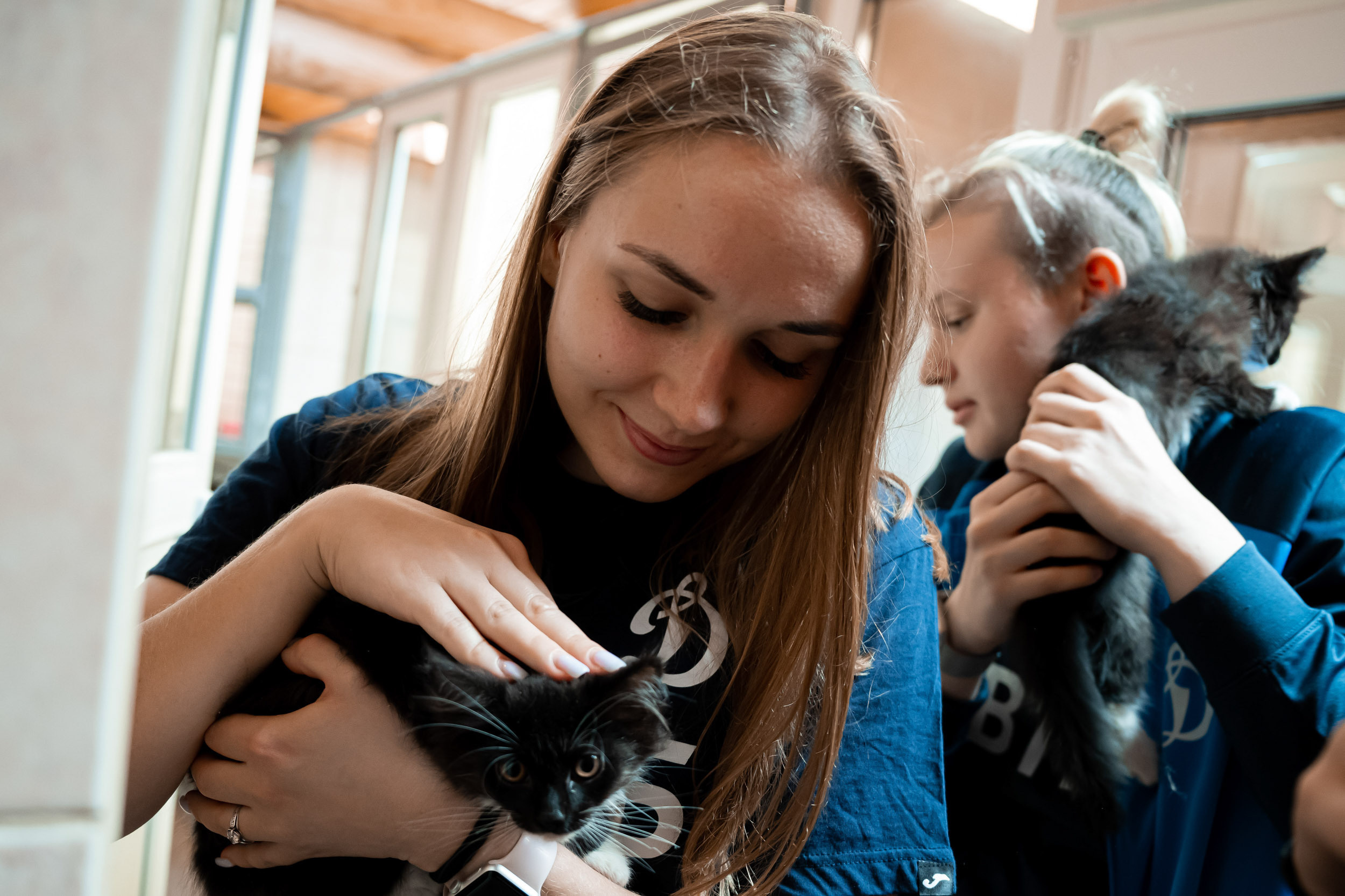 Dynamo women’s football team’s trip to the homeless animal shelter, 06/15/2023. Фотограф Кирилл Сафонов