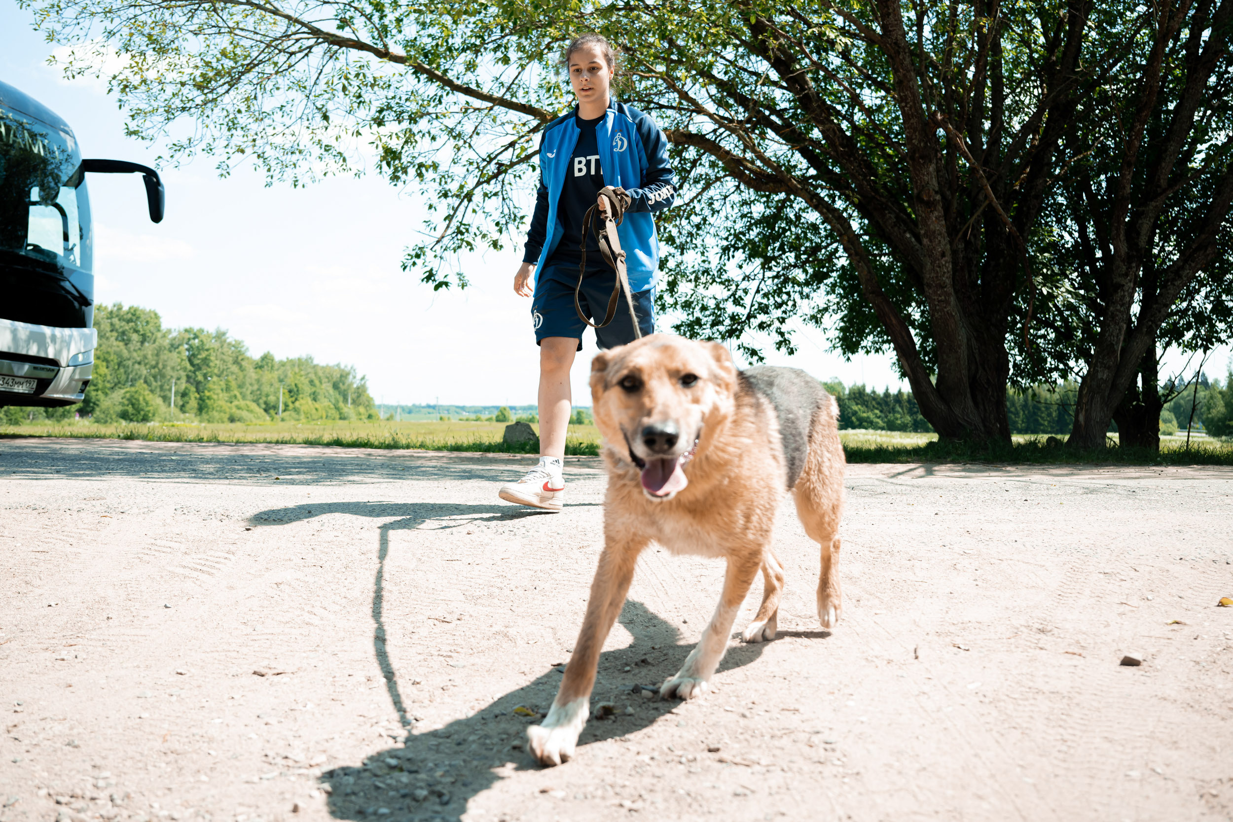 Dynamo women’s football team’s trip to the homeless animal shelter, 06/15/2023. Фотограф Кирилл Сафонов