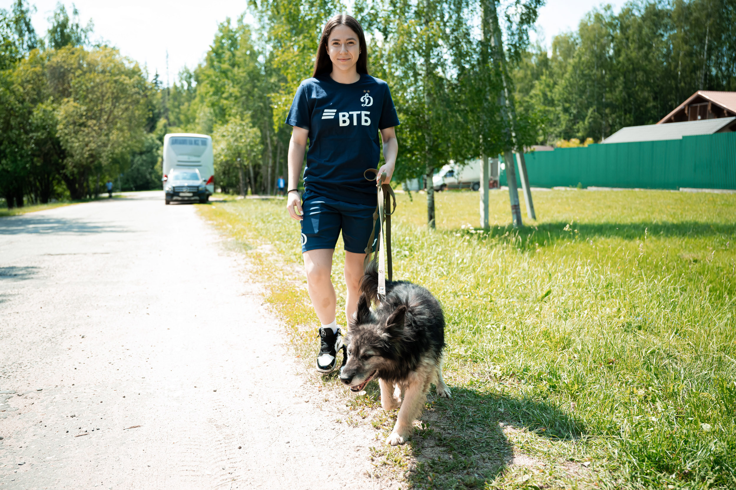 Dynamo women’s football team’s trip to the homeless animal shelter, 06/15/2023. Фотограф Кирилл Сафонов