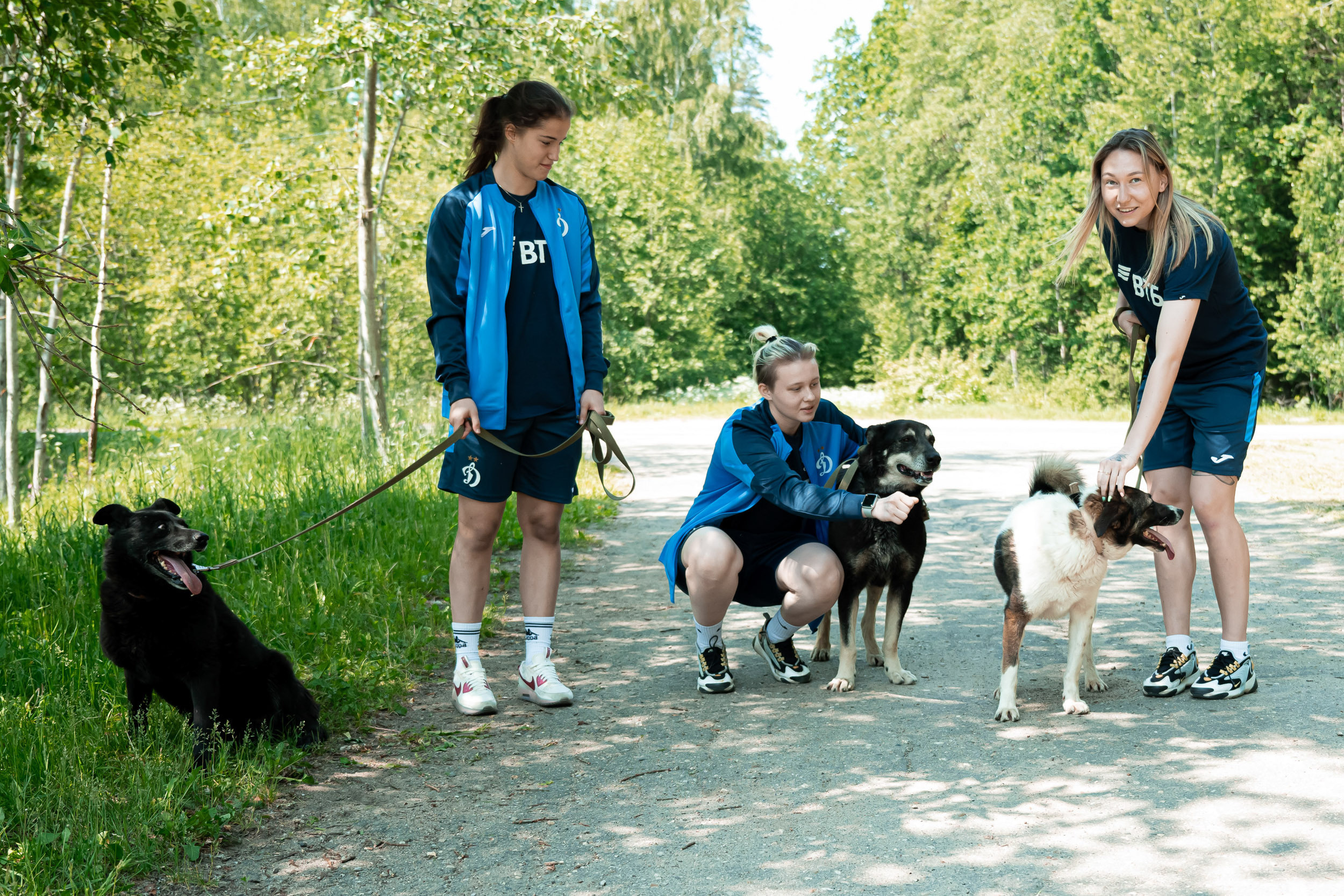 Dynamo women’s football team’s trip to the homeless animal shelter, 06/15/2023. Фотограф Кирилл Сафонов