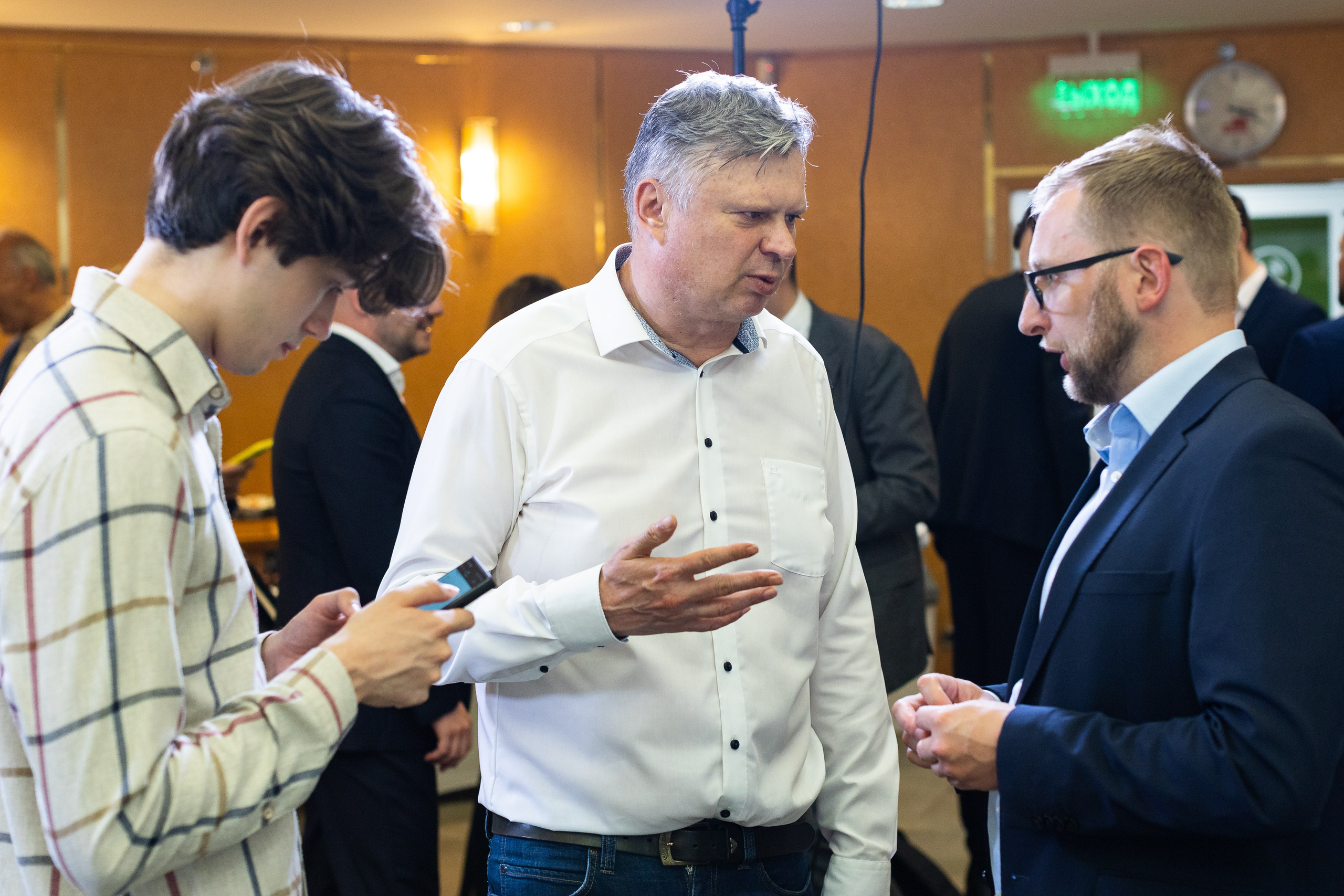 IVA на Московской бирже. Свадебный и портретный фотограф в Королёве Сергей Чихарев