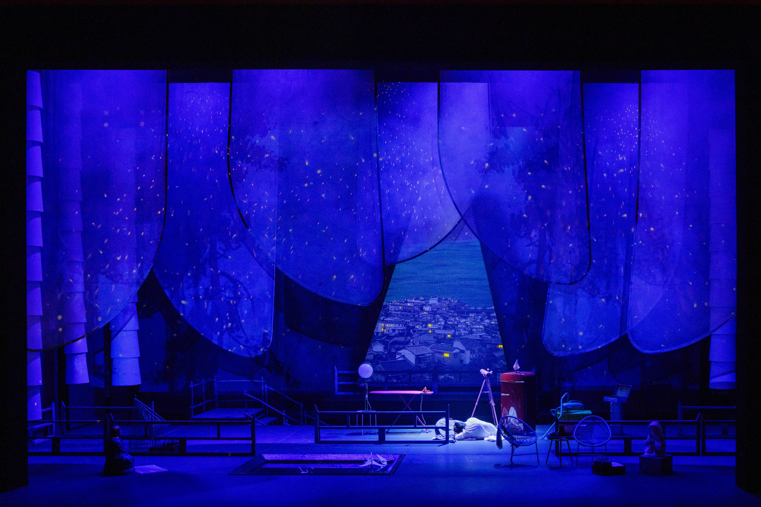 Пошив театральных занавесов и мягких декораций на заказ | Кулисы, падуги, задники. История занавеса. Превращаем идею в технологию