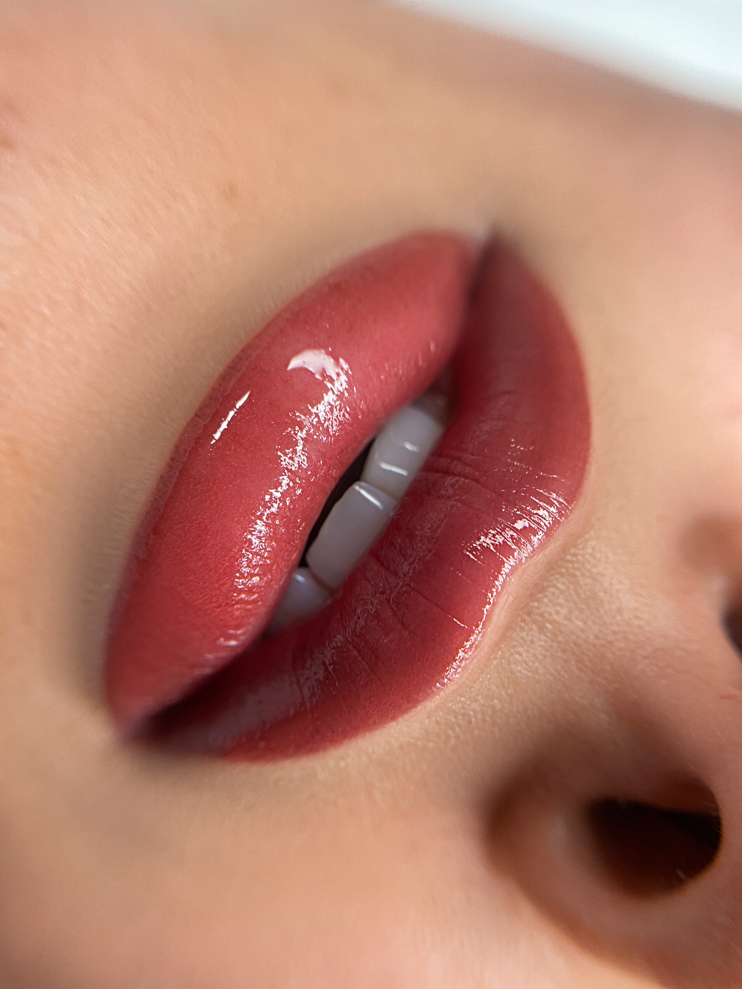 Анастасия. Студия перманентного макияжа, косметологии и массажа SYMMETRY в Москве, м. Киевская