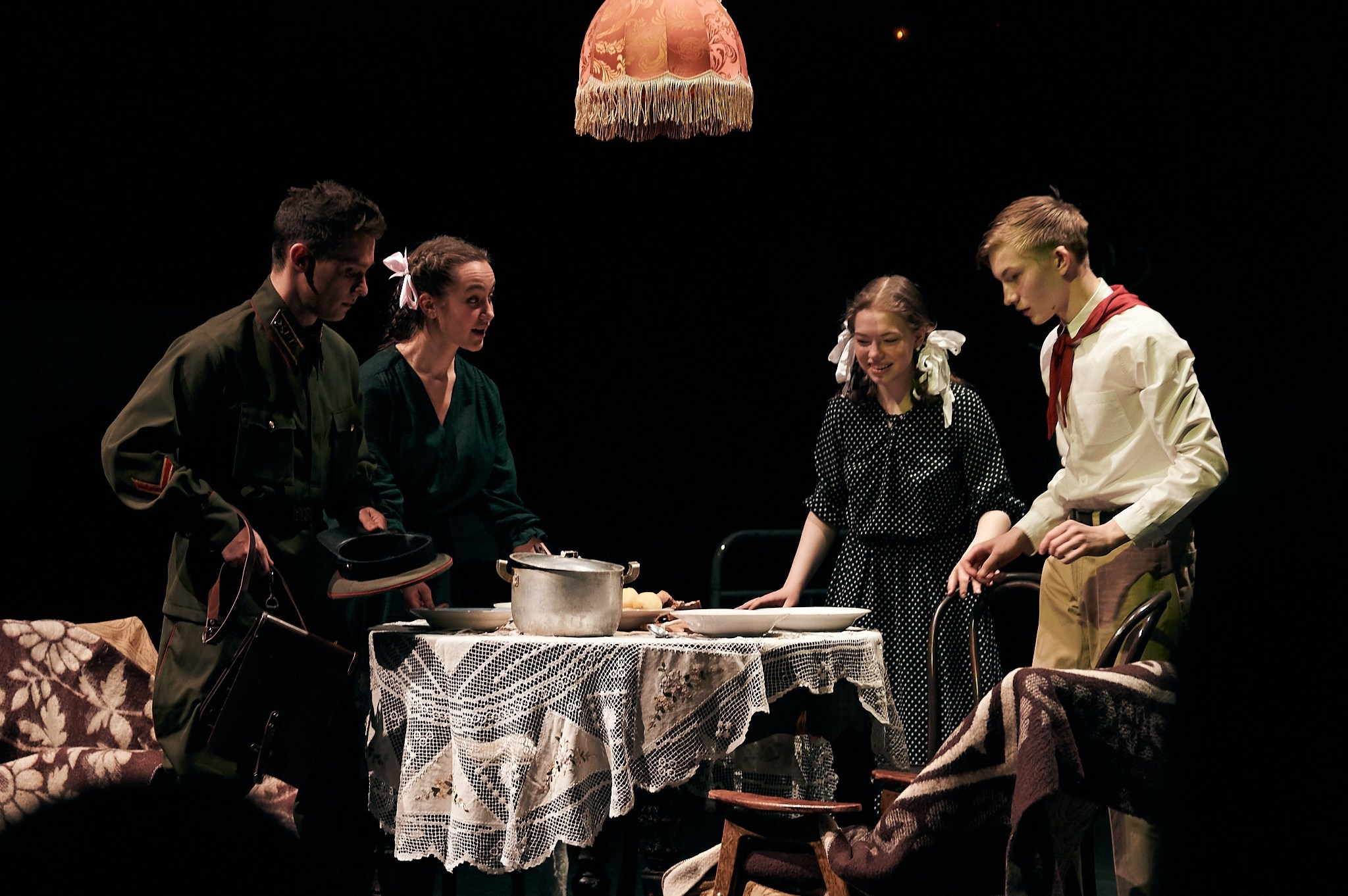 Спектакль «Советская, 44». Дети Сац. Фотограф в Москве. Индивидуальные и парные съёмки, мероприятия, промо-съёмки для артистов