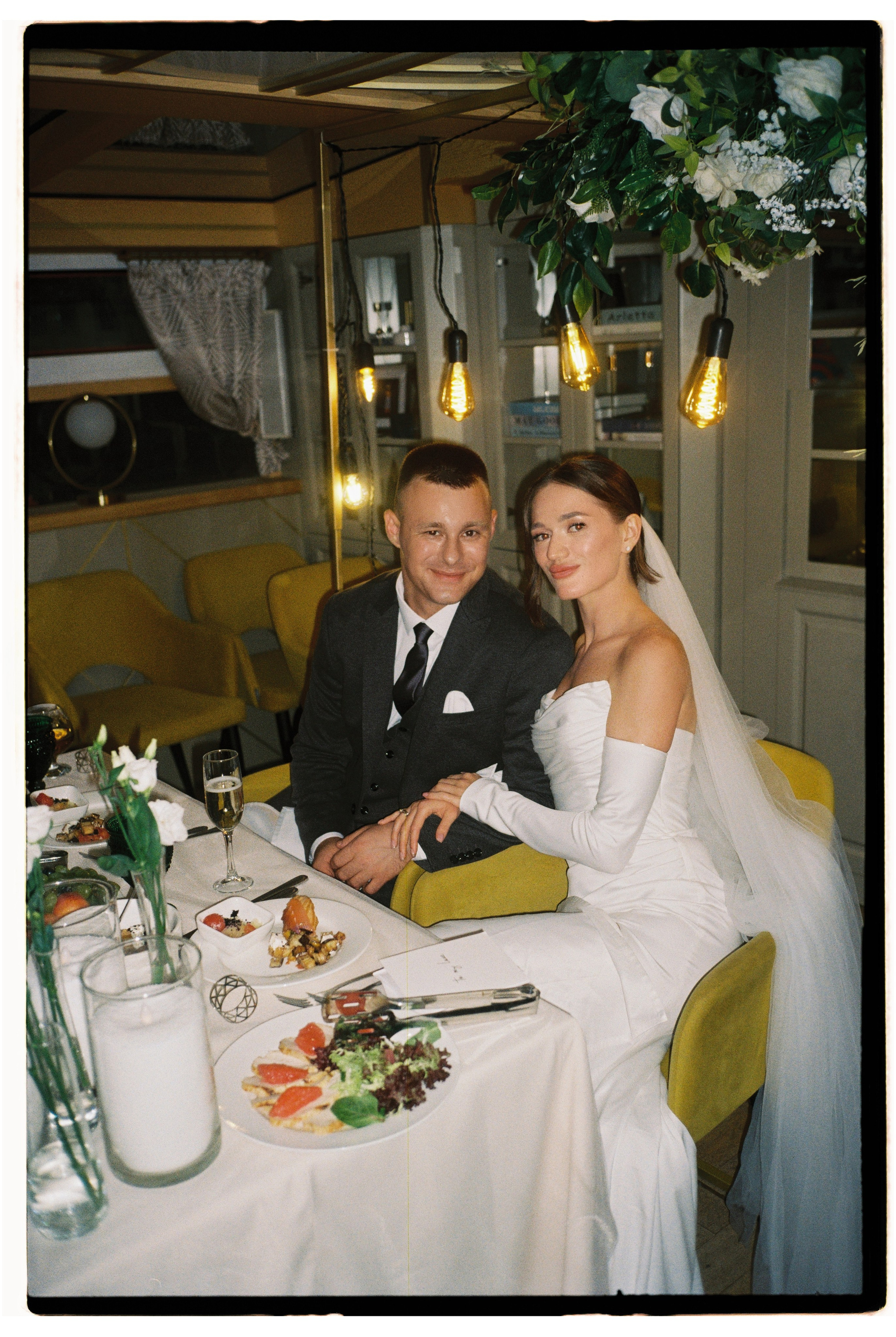 Свадьба в Питере на катере. Сестры Карабаза. Фотографы и ретушеры в Москве и Санкт-Петербурге