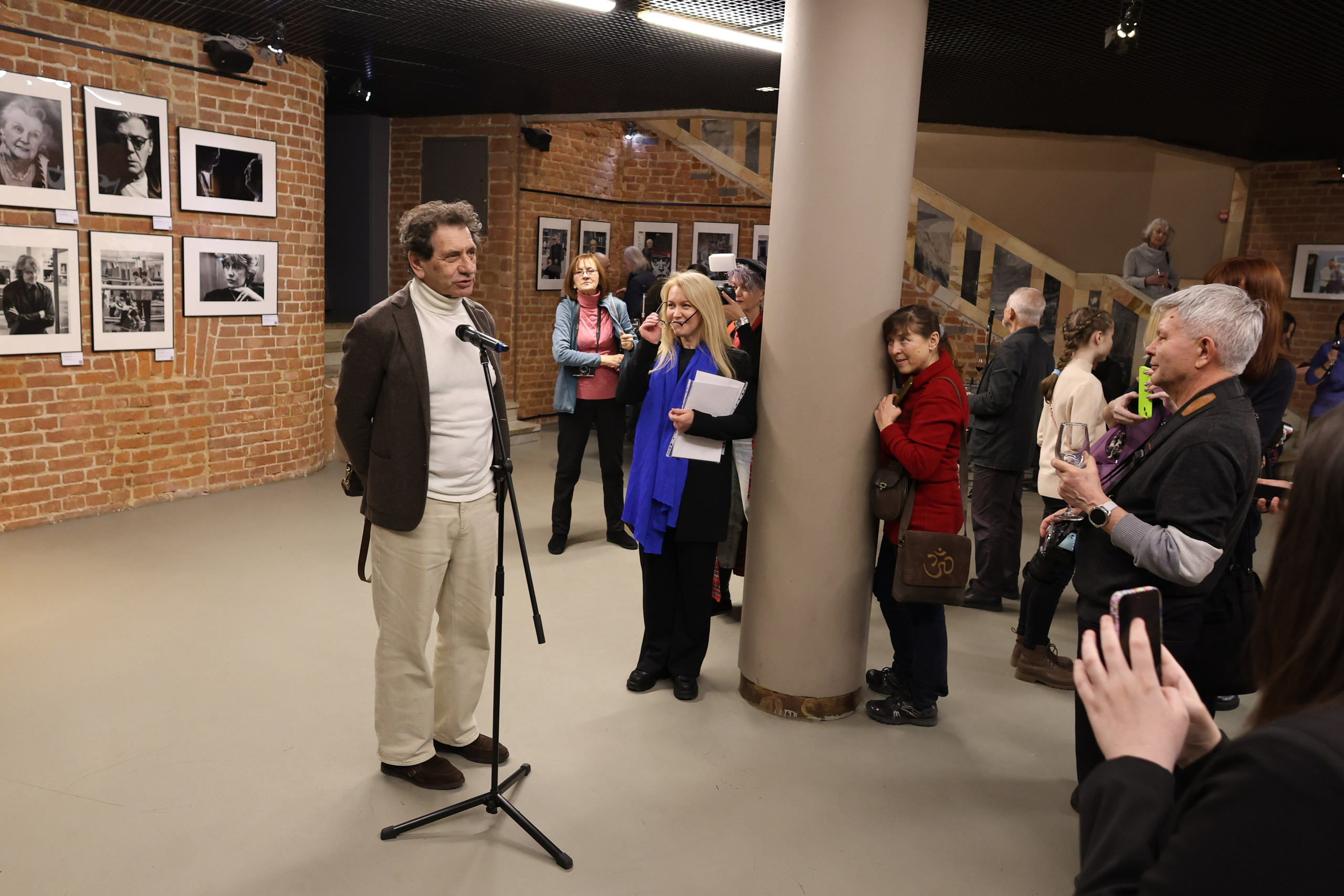 КОРИФЕИ. Репортажный, архитектурный, театральный и файн-арт фотограф Лена Мельникова в Москве