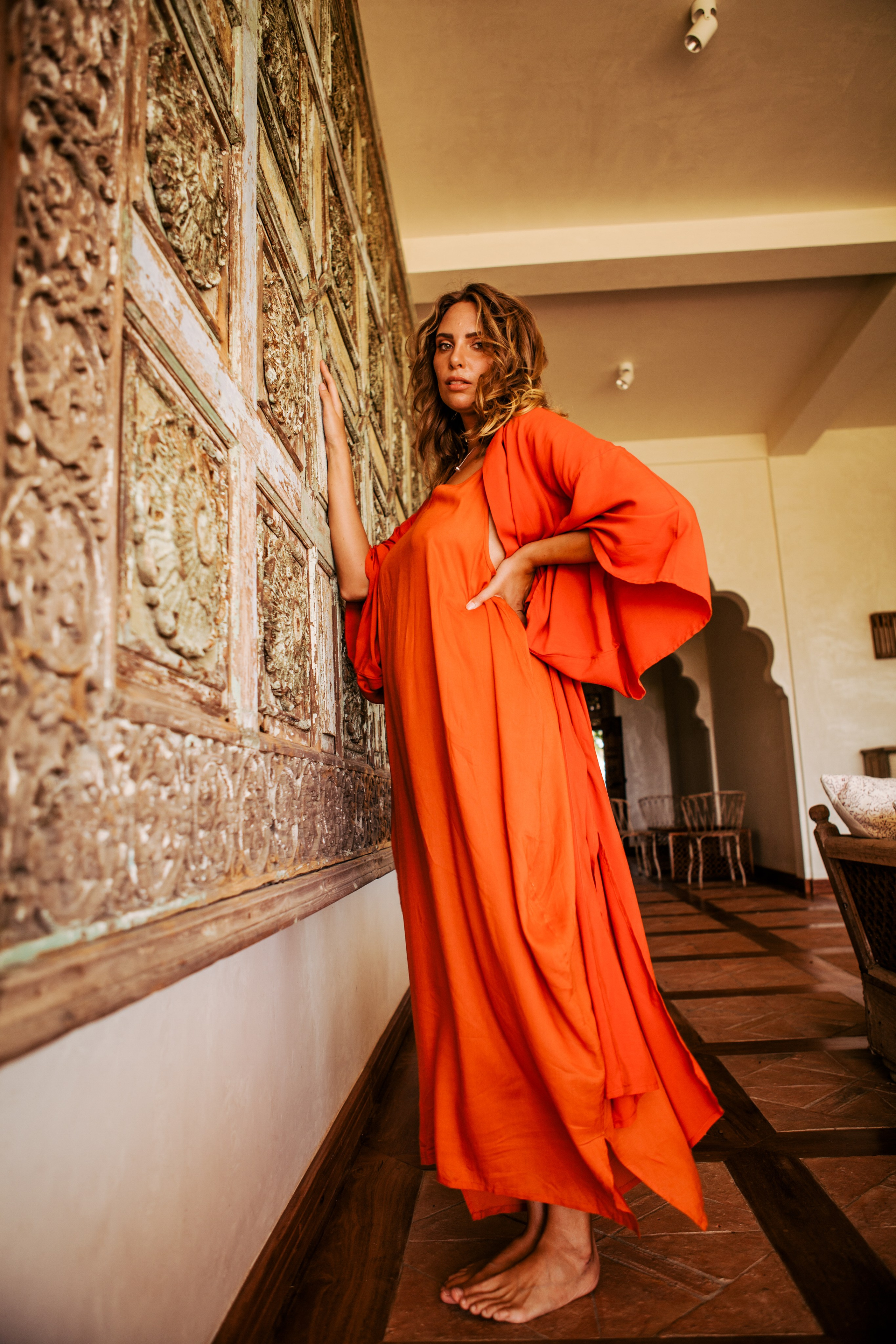 Девушка в красном платье в отеле Malabar Hill — Роскошная портретная съемка | Шри-Ланка. Фотограф на Шри-Ланке