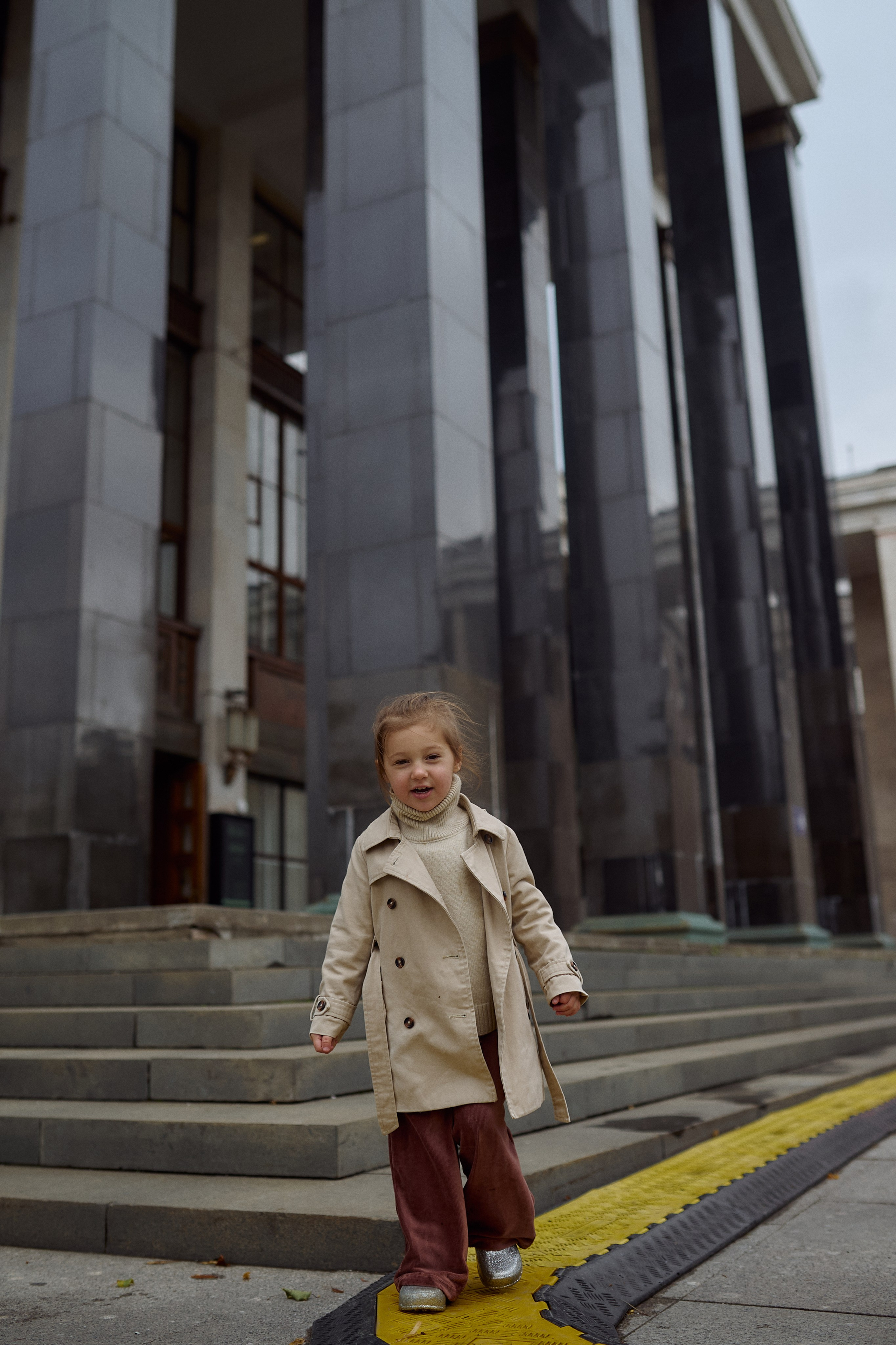 Рита и Кира. Прогулка по центру. Семейный и свадебный lifestyle-фотограф в Москве Мария Петрова