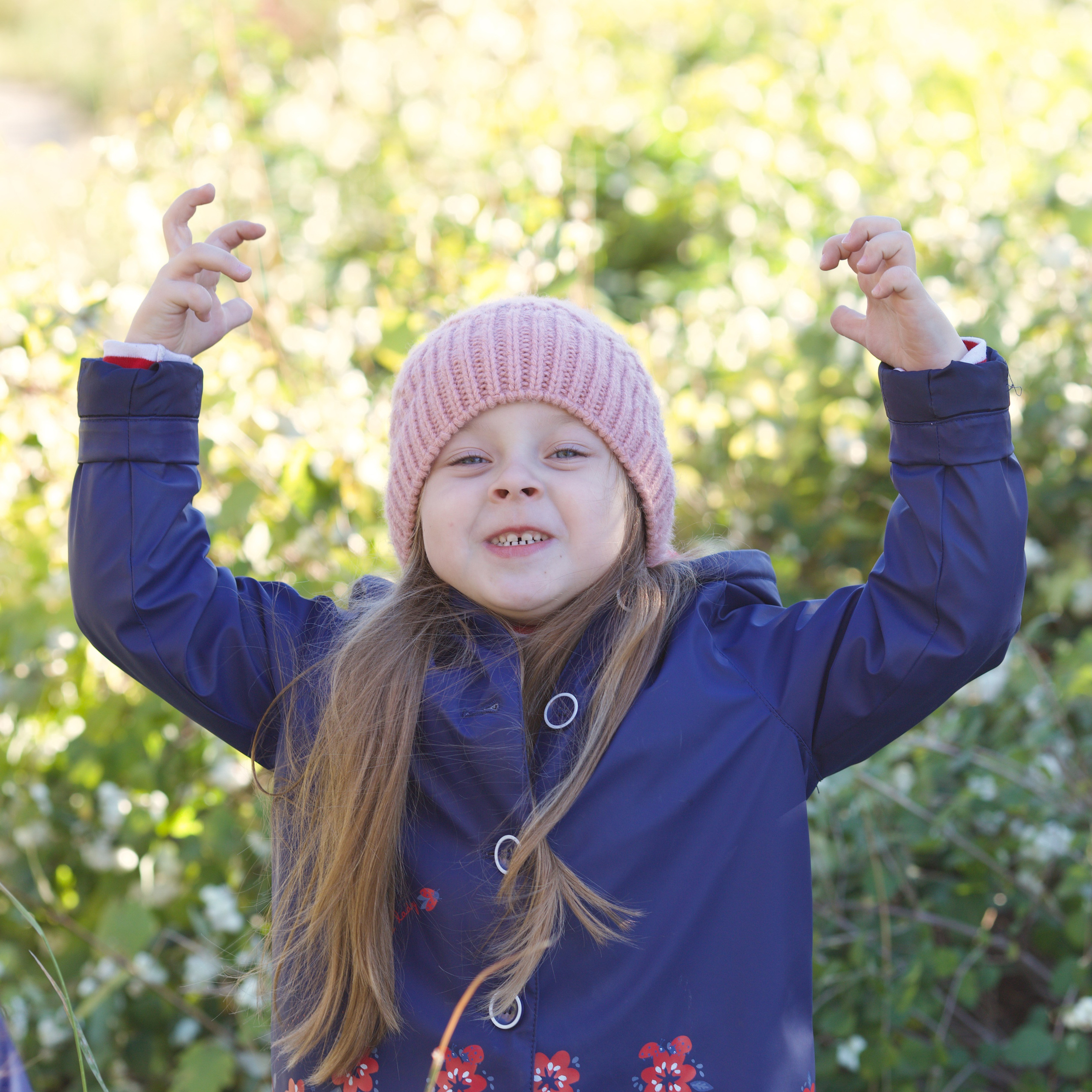 Фотосессия близняшек осенью. Школьные выпускные альбомы в Москве Марина Николаева