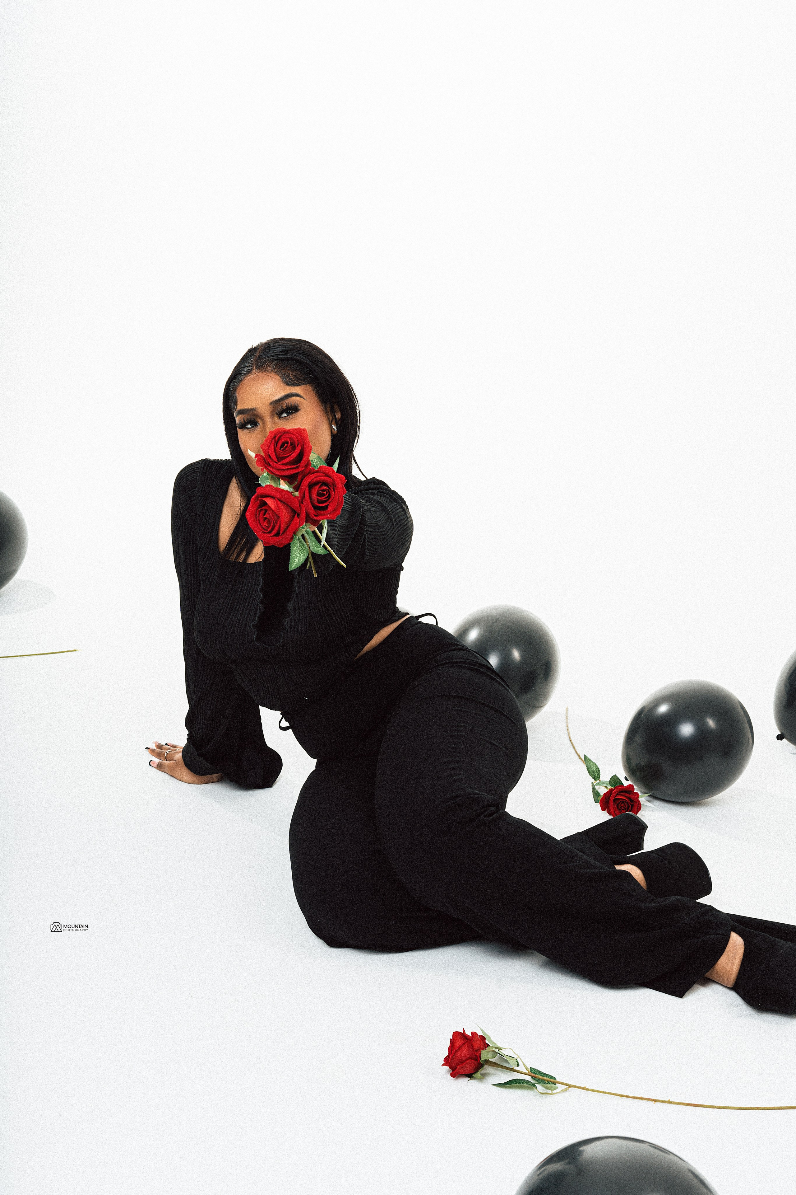 Studio Photoshoot. Я занимаюсь событийной, свадебной, товарной, студийной… фотографией