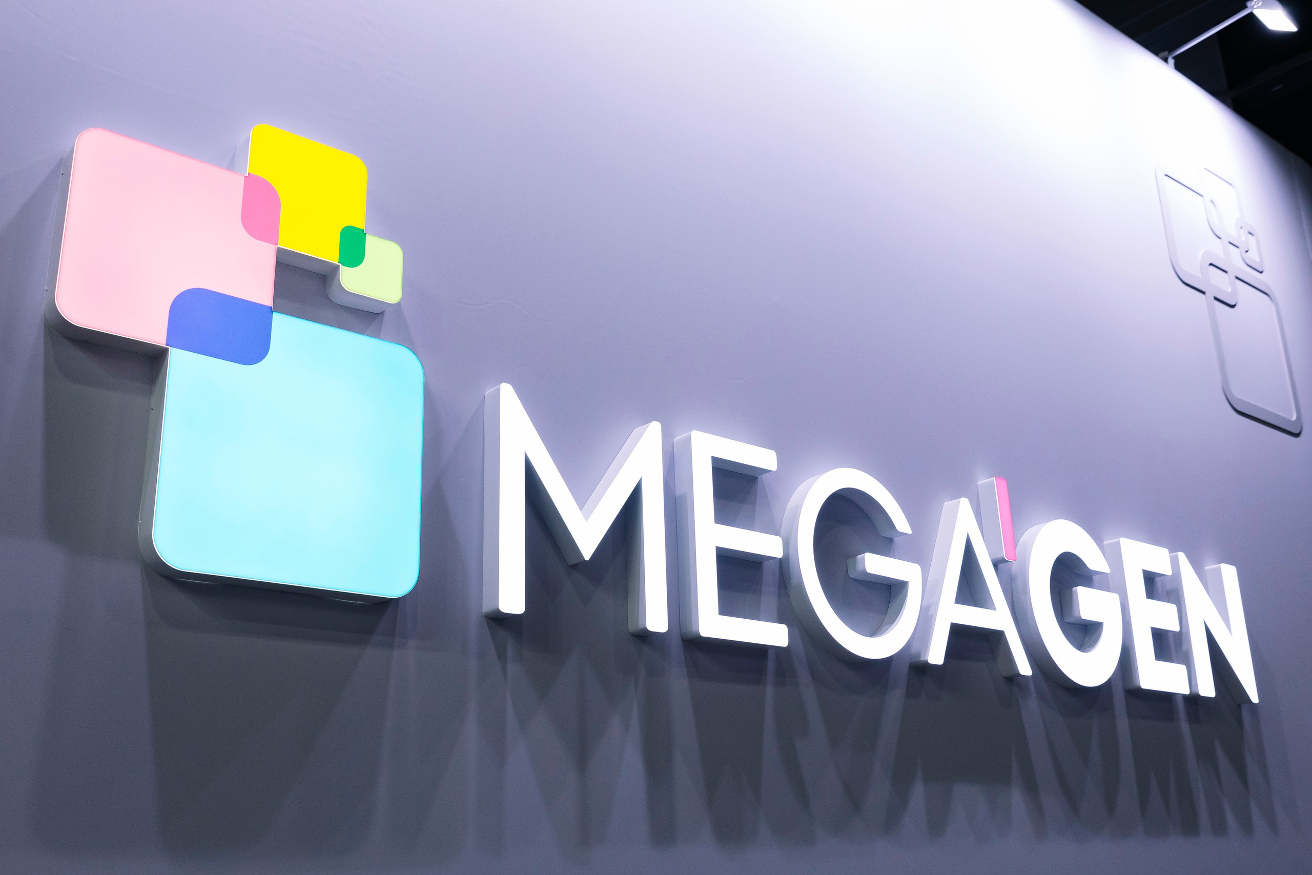 Стоматологическая выставка Dental Salon 2026. Профессиональный фотограф в Москве | Заказать фотосессию и съемку