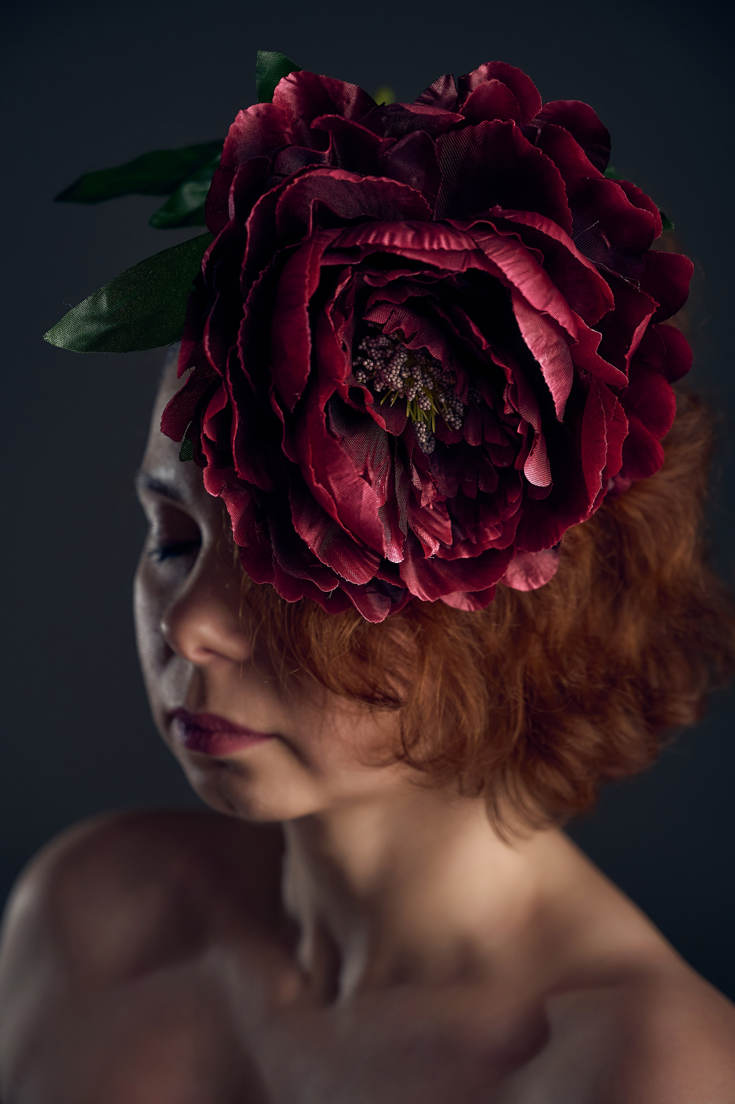 Девушки и пионы