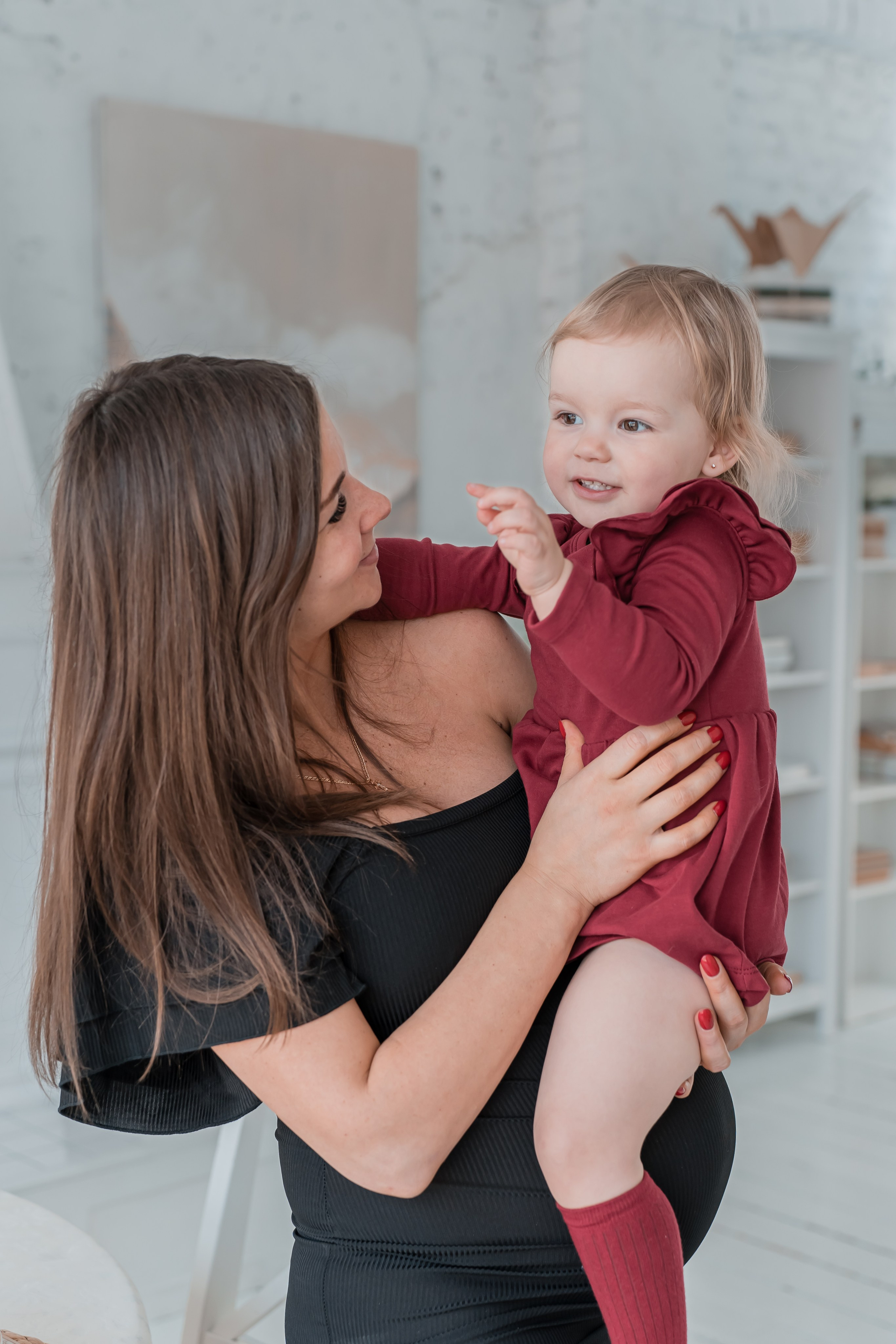 беременная девушка в студии