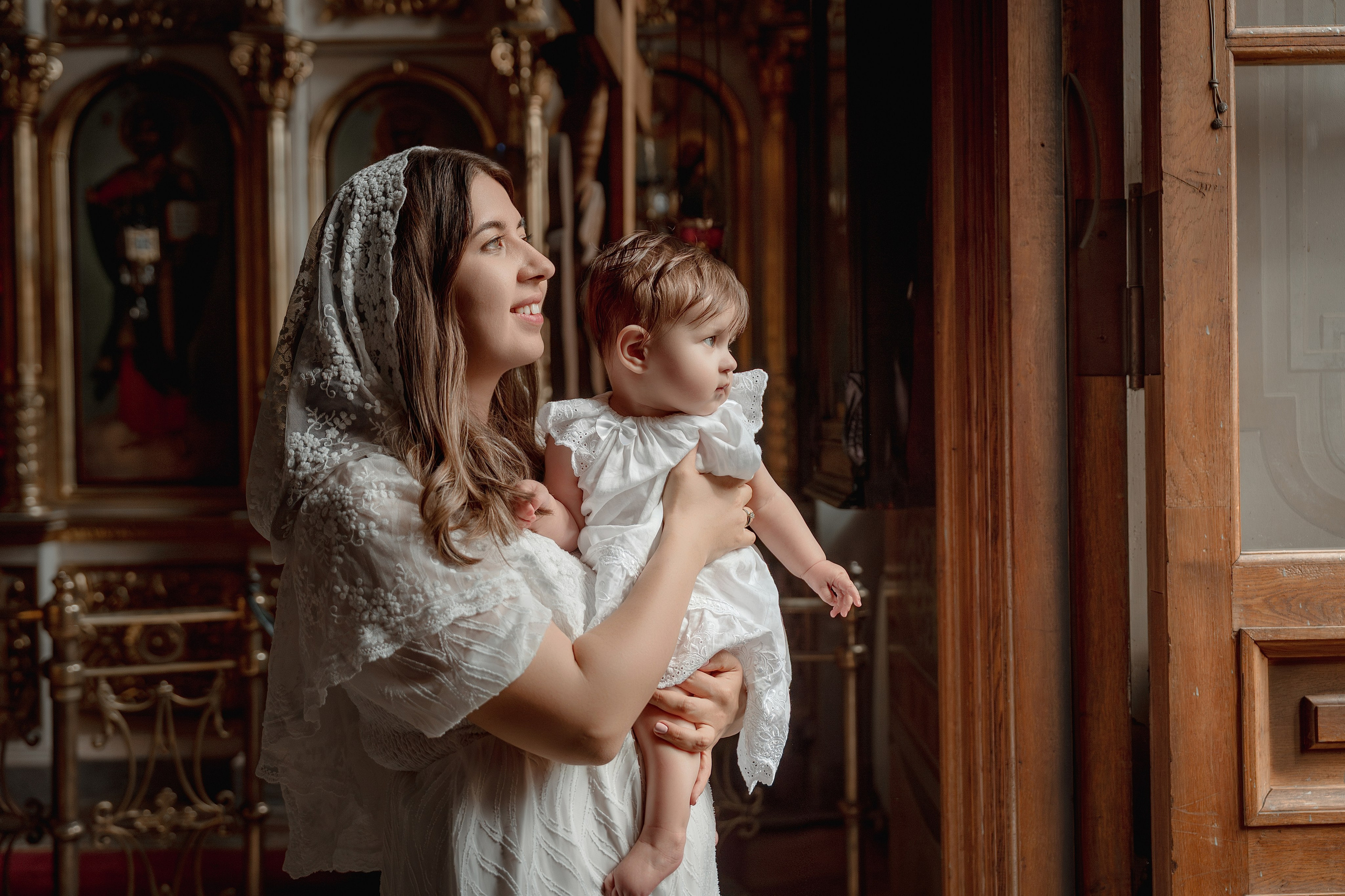 Крещение Вареньки в Храме Воскресения Словущего в Даниловской Слободе. Фото- и видеосъёмка крещения и венчания. Фотограф на крещение Москва
