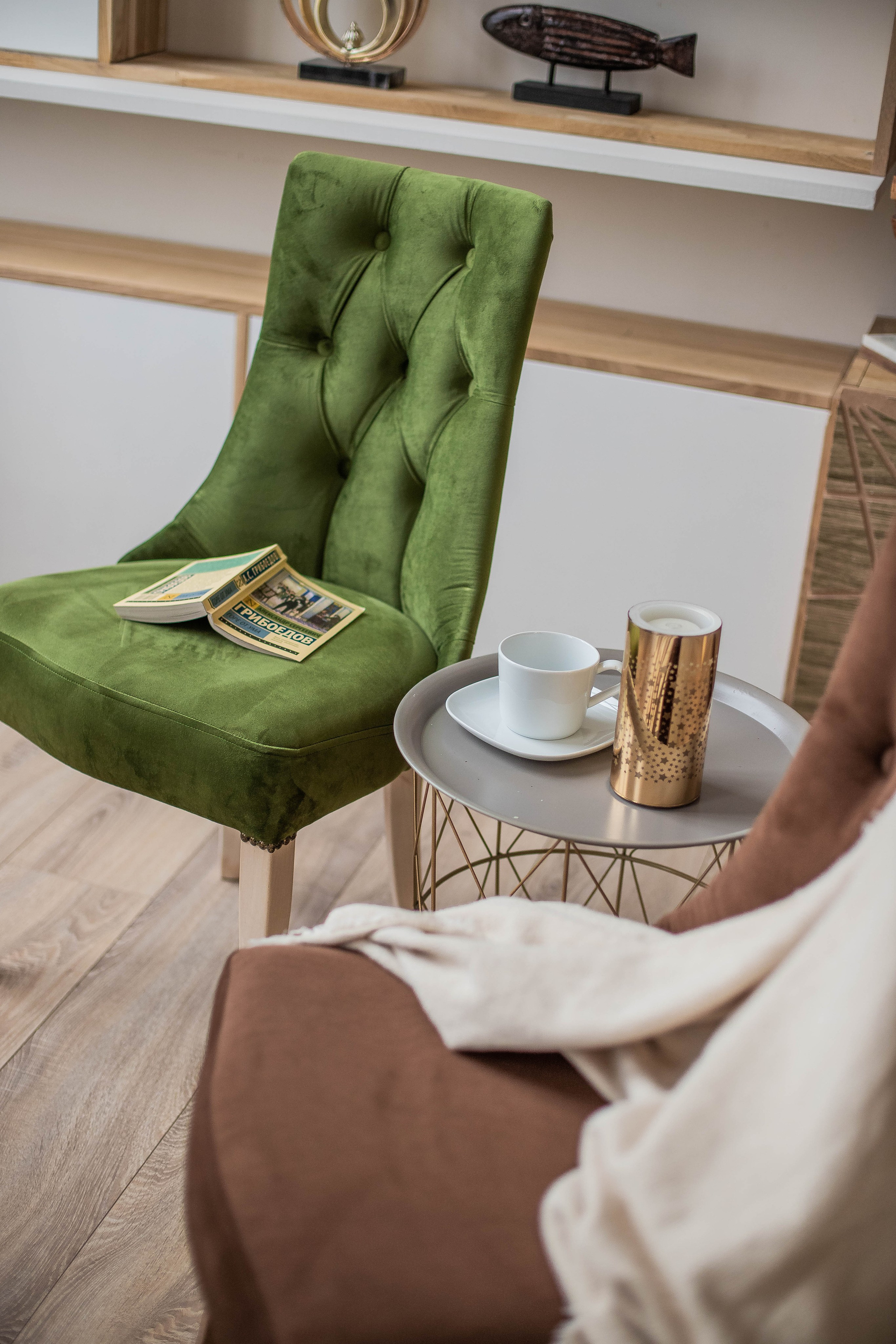 Стулья. Фотограф