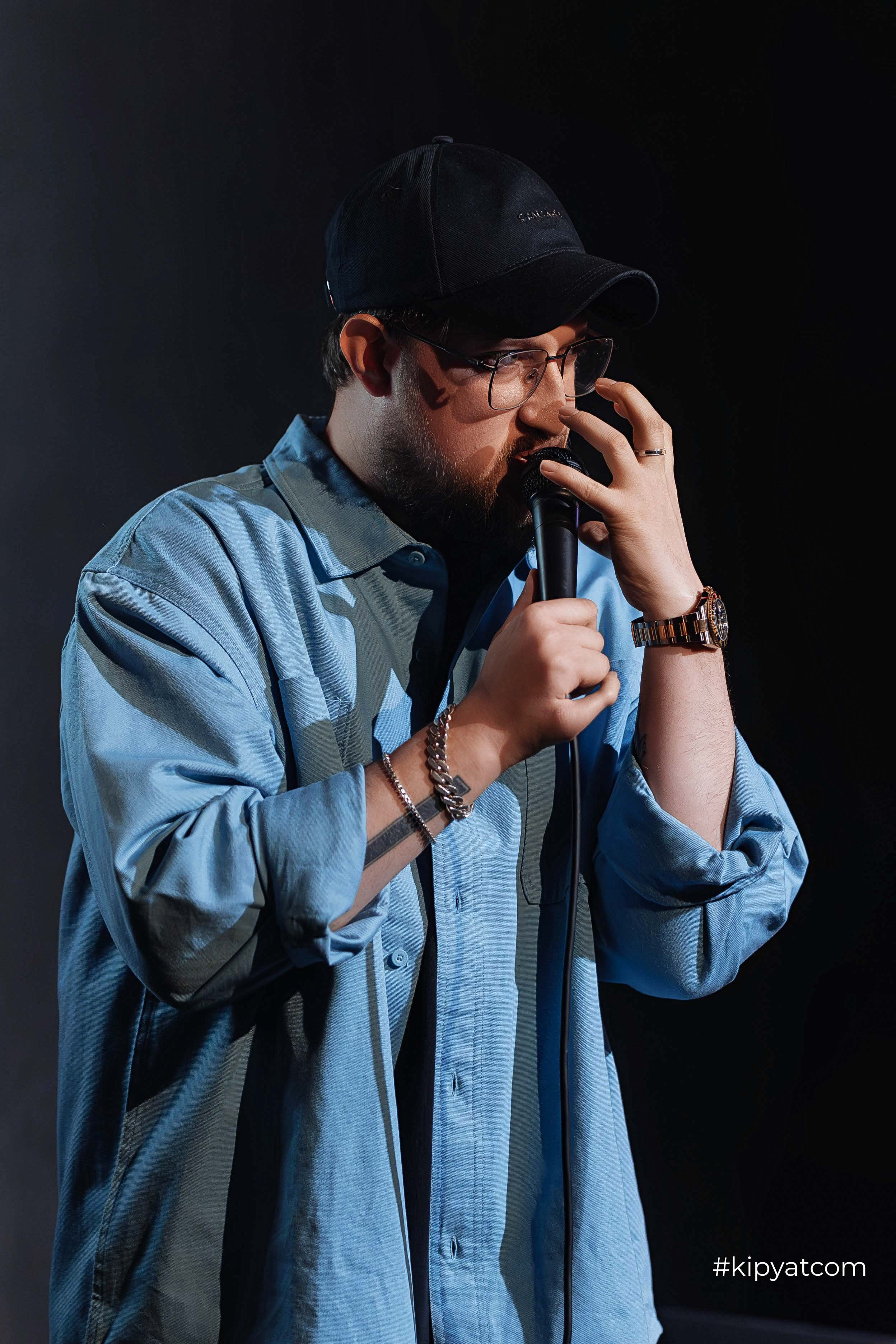 Сольный стендап концерт Александра Меркуль