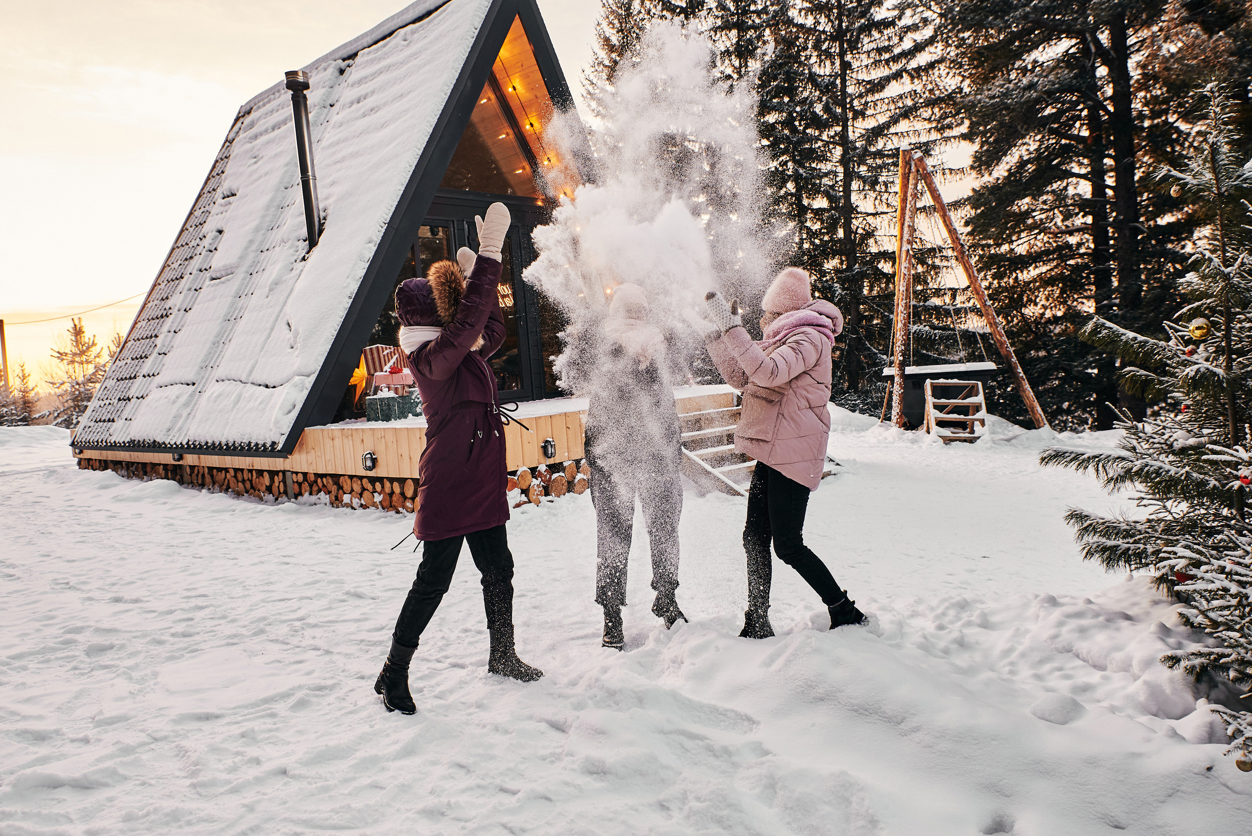 Новогодняя фотосессия подруг в лесу около Томска