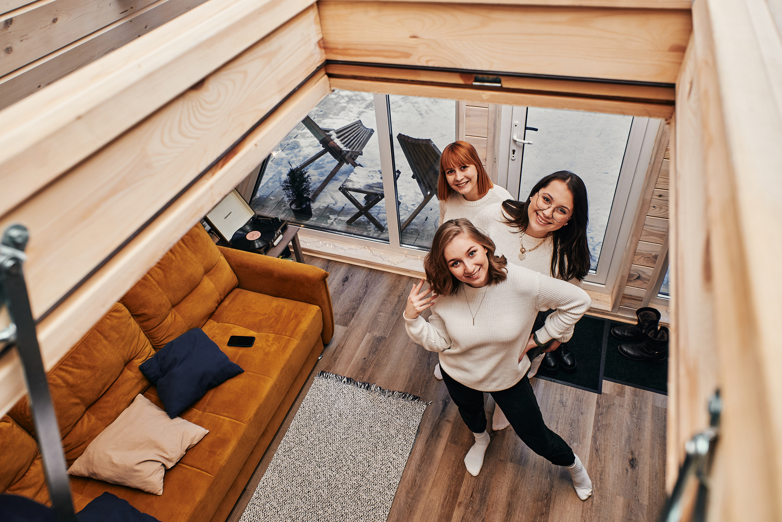 Новогодняя фотосессия подруг в лесу около Томска