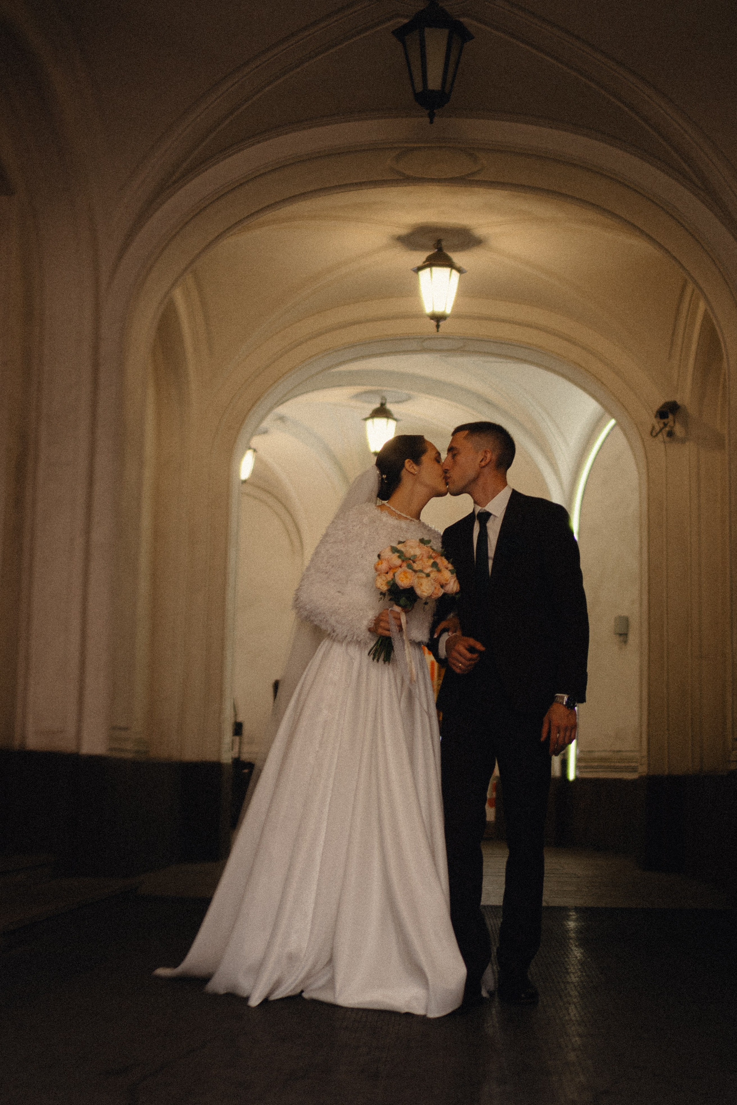 СВАДЕБНАЯ ПРОГУЛКА В САНТК-ПЕТЕРБУРГЕ (ИСАКИЕВСКИЙ СОБОР, ЗИМНЯЯ КАНАВКА, ЭРМИТАЖ И БОЛЬШАЯ МОРСКАЯ УЛИЦА). Профессиональный фотограф, Санкт-Петербург — Виктория Богомолова