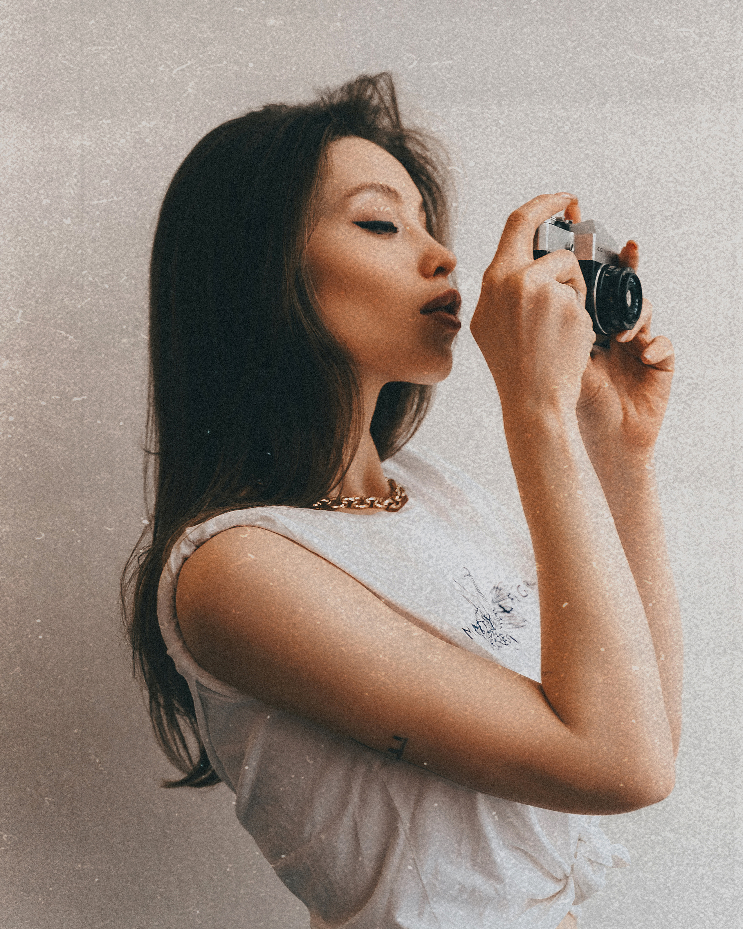 Фотосессия в студии на нейтральном фоне