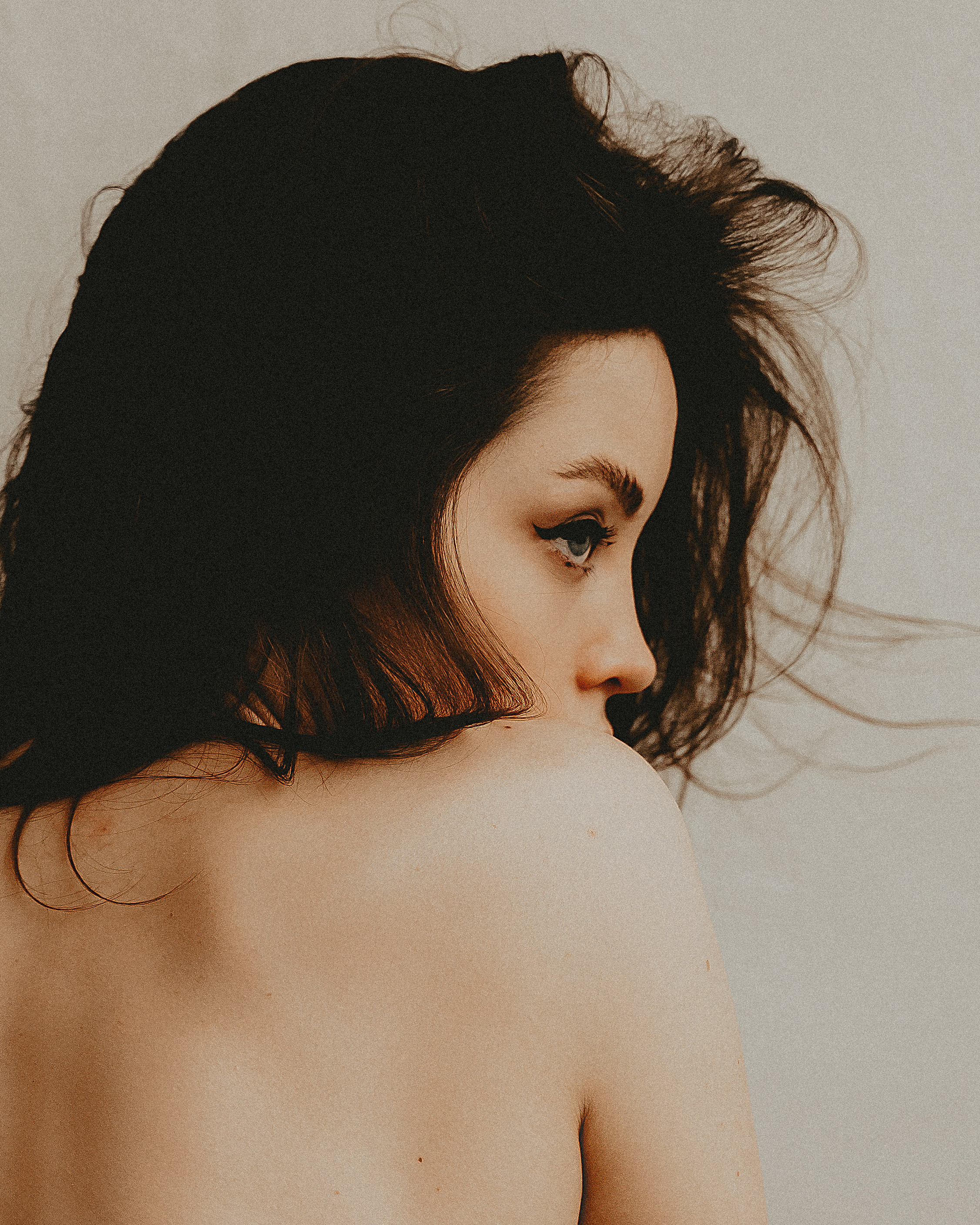 Фотосессия в студии на нейтральном фоне