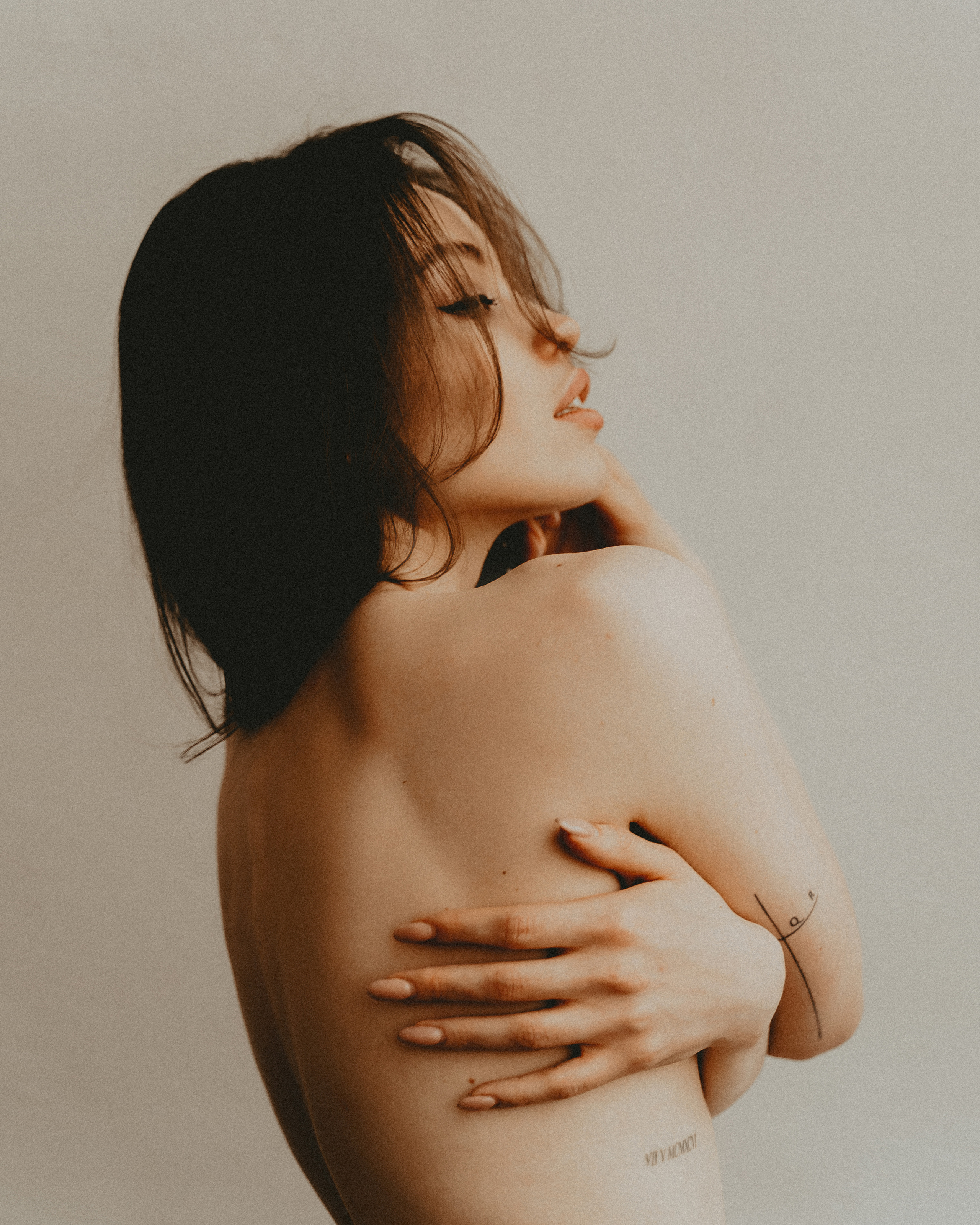 Фотосессия в студии на нейтральном фоне