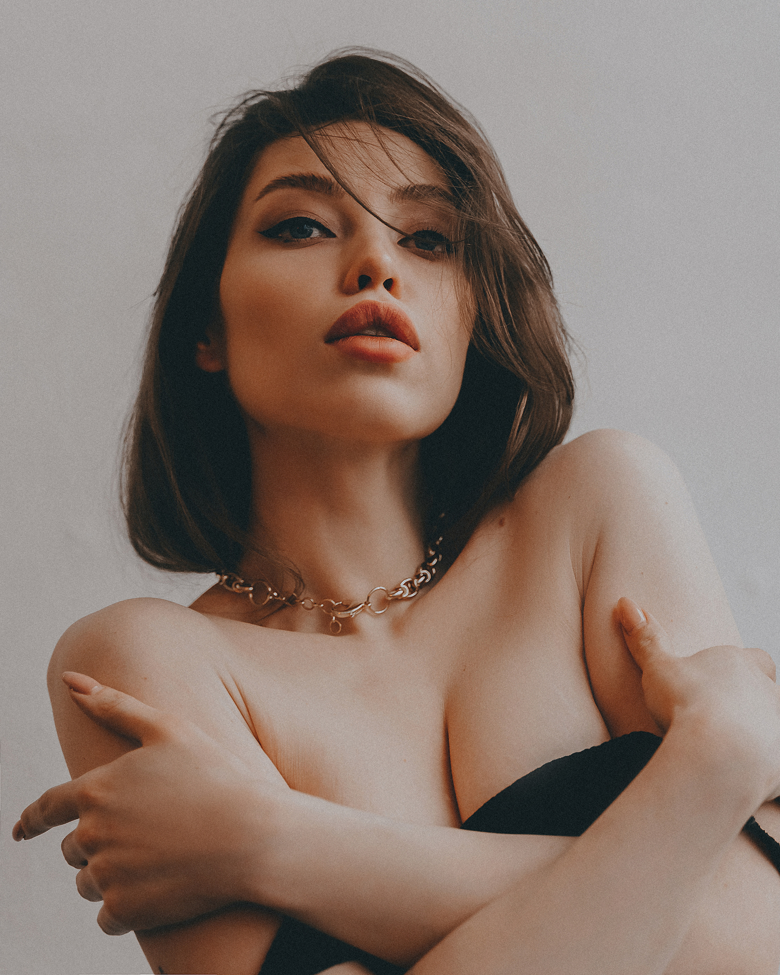 Фотосессия в студии на нейтральном фоне