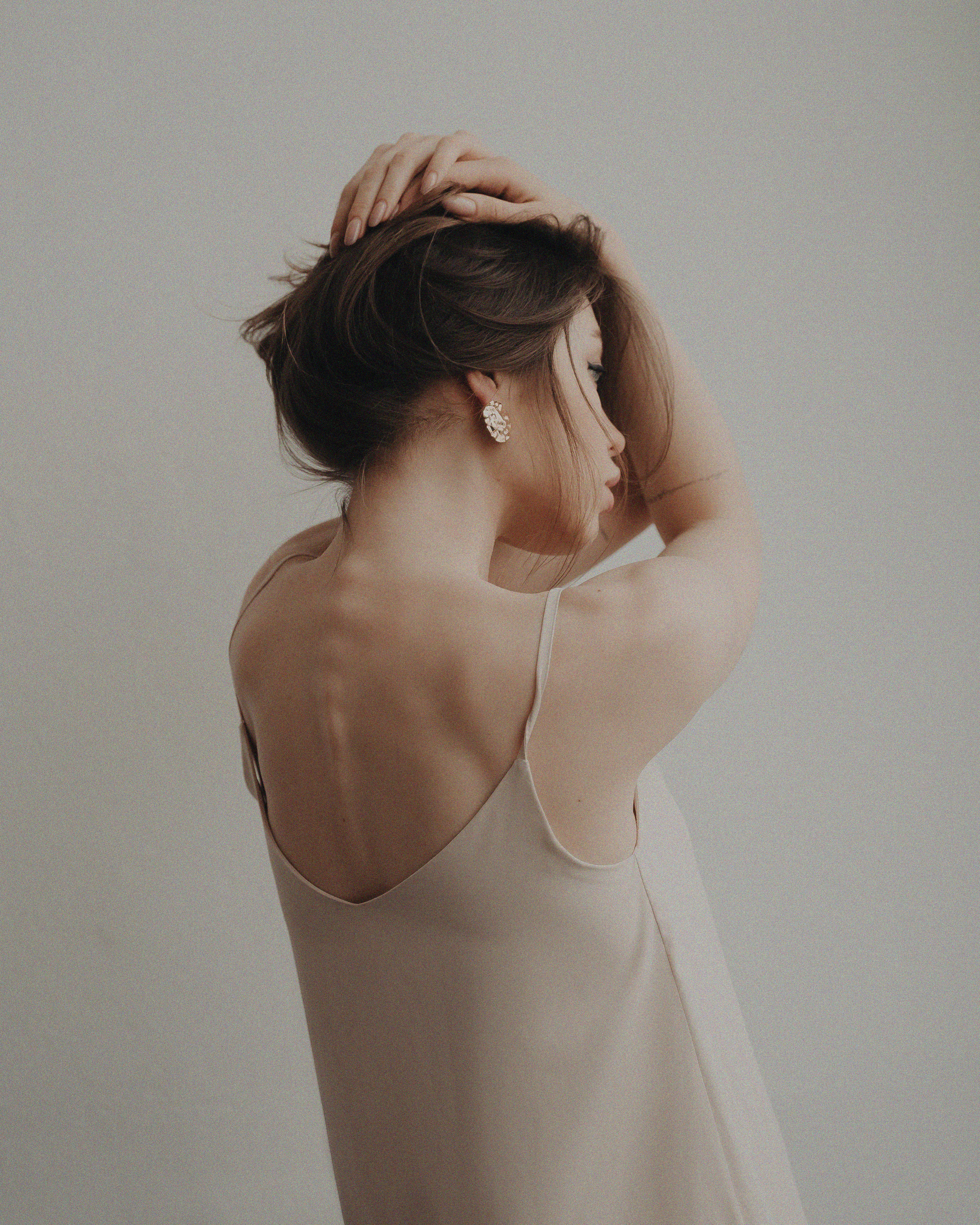 Фотосессия в студии на нейтральном фоне