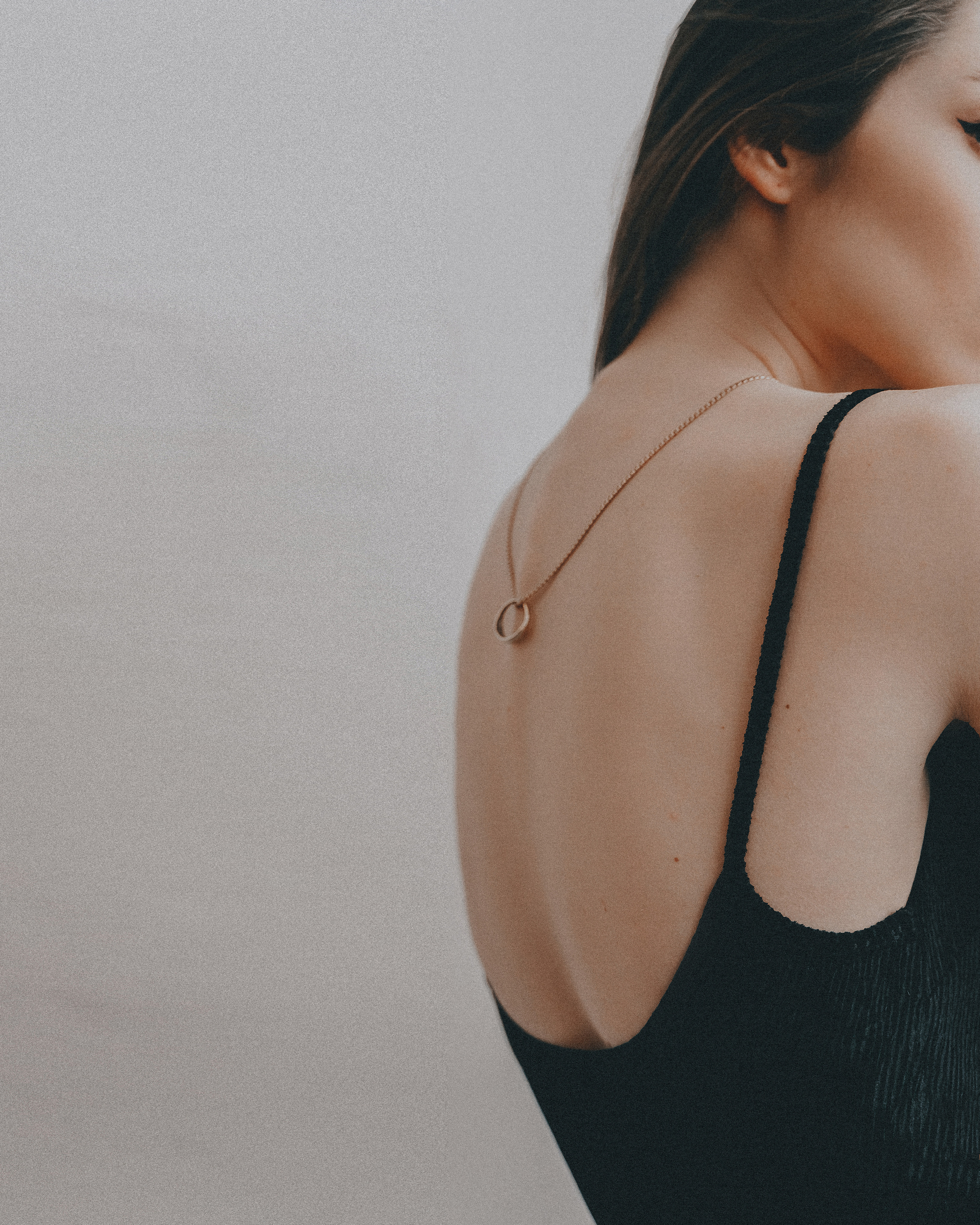 Фотосессия в студии на нейтральном фоне