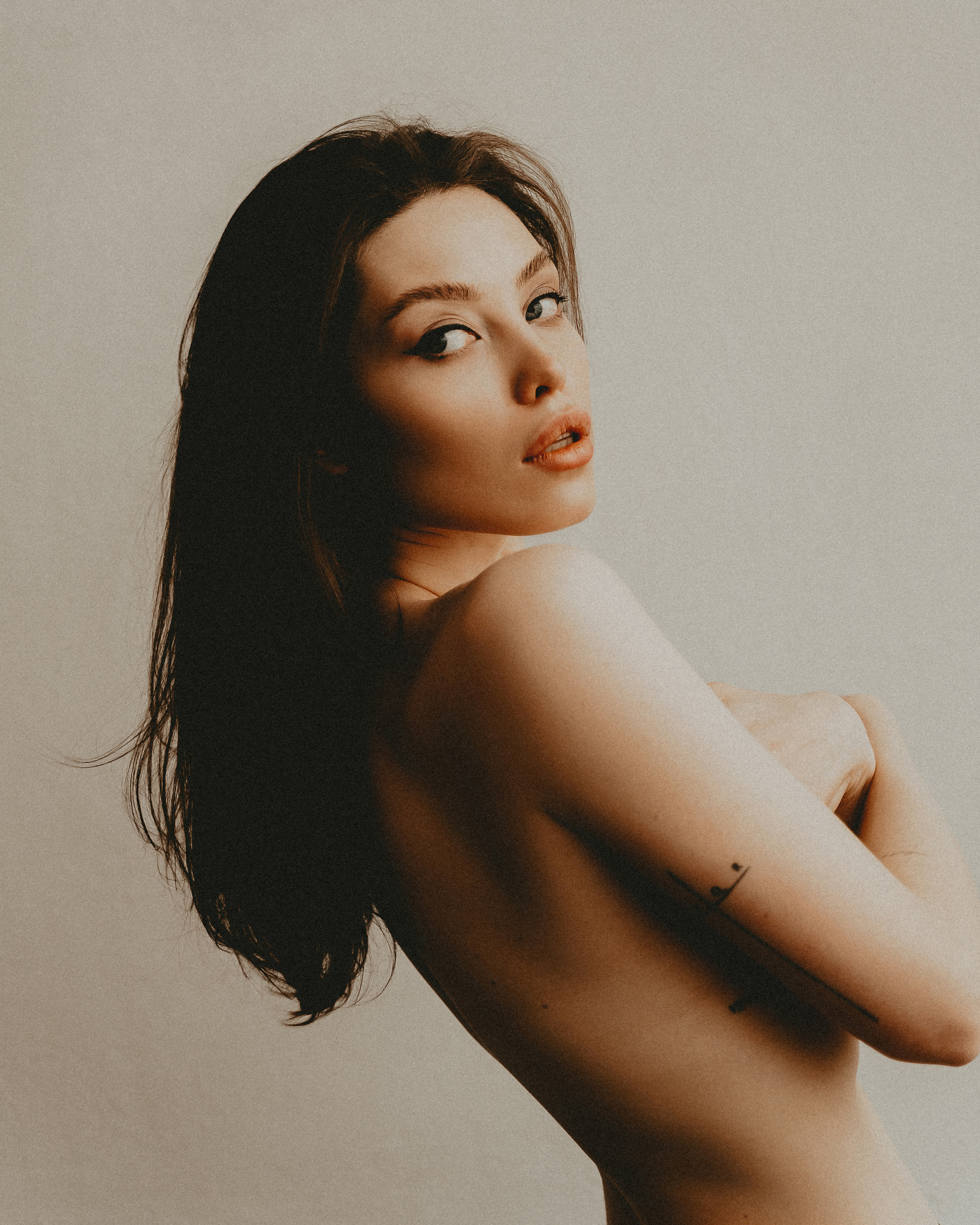 Фотосессия в студии на нейтральном фоне