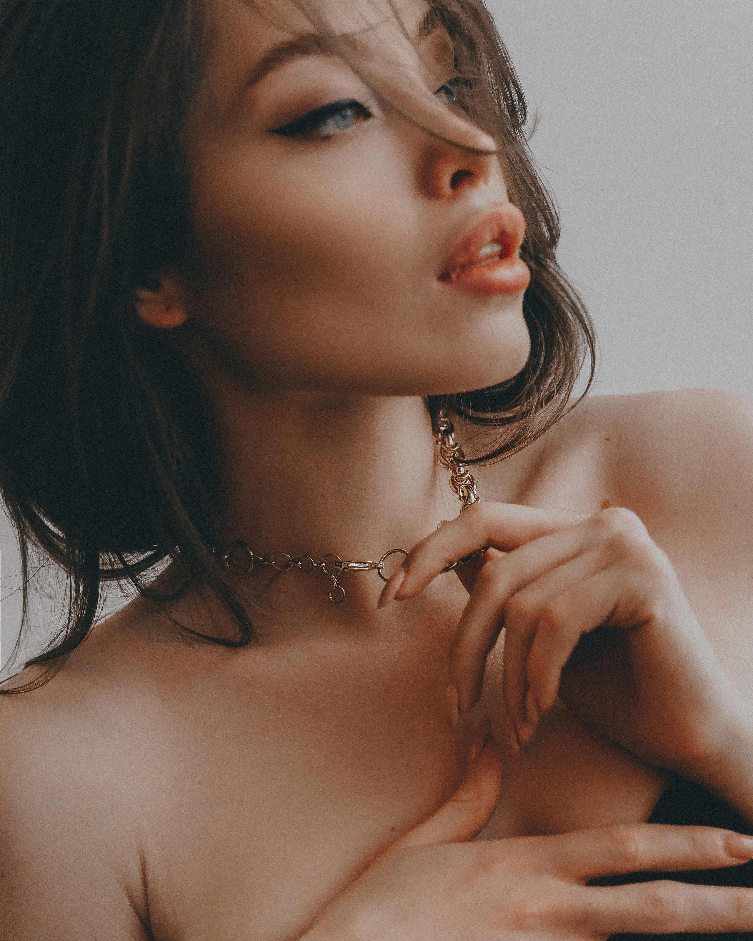 Фотосессия в студии на нейтральном фоне