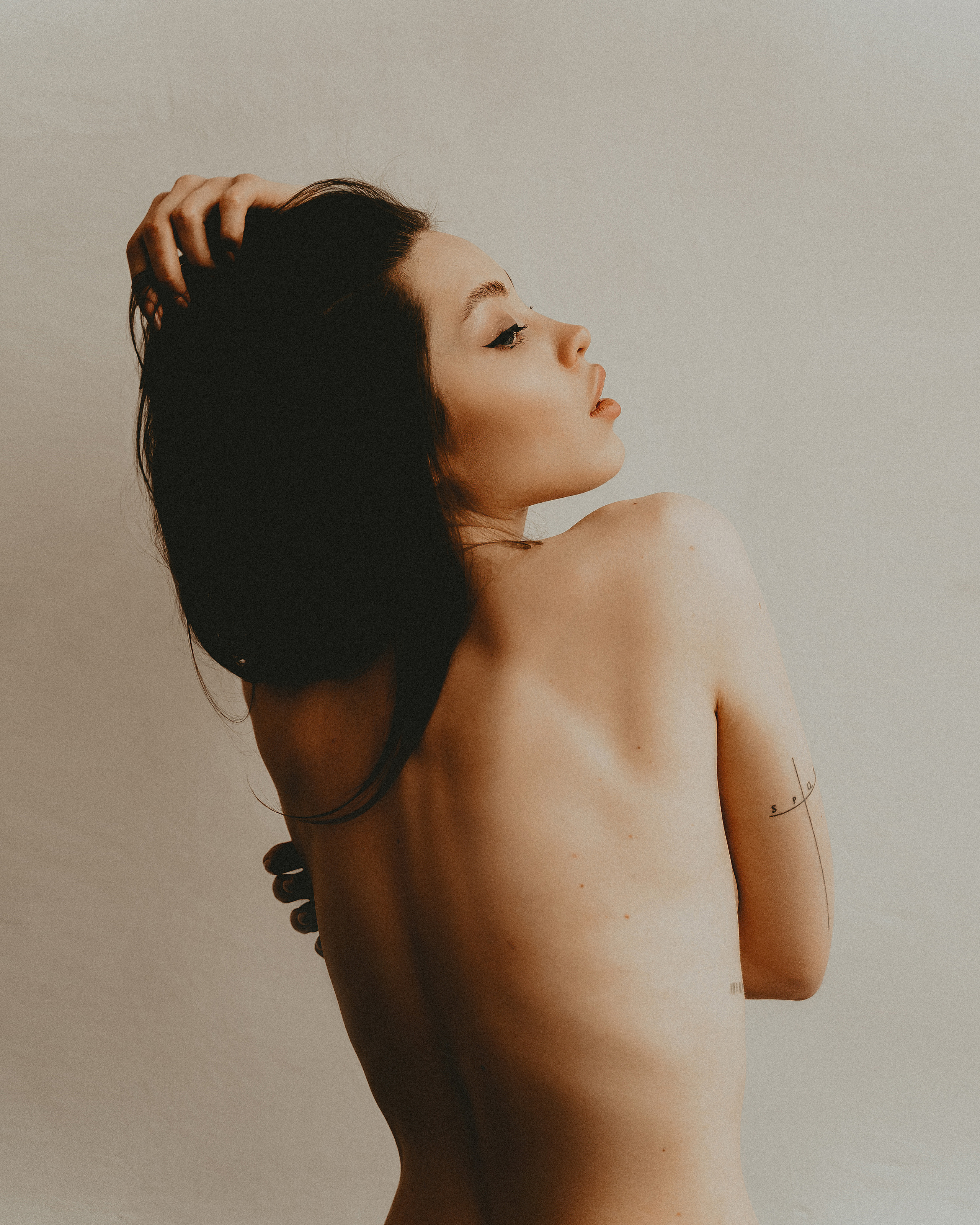 Фотосессия в студии на нейтральном фоне