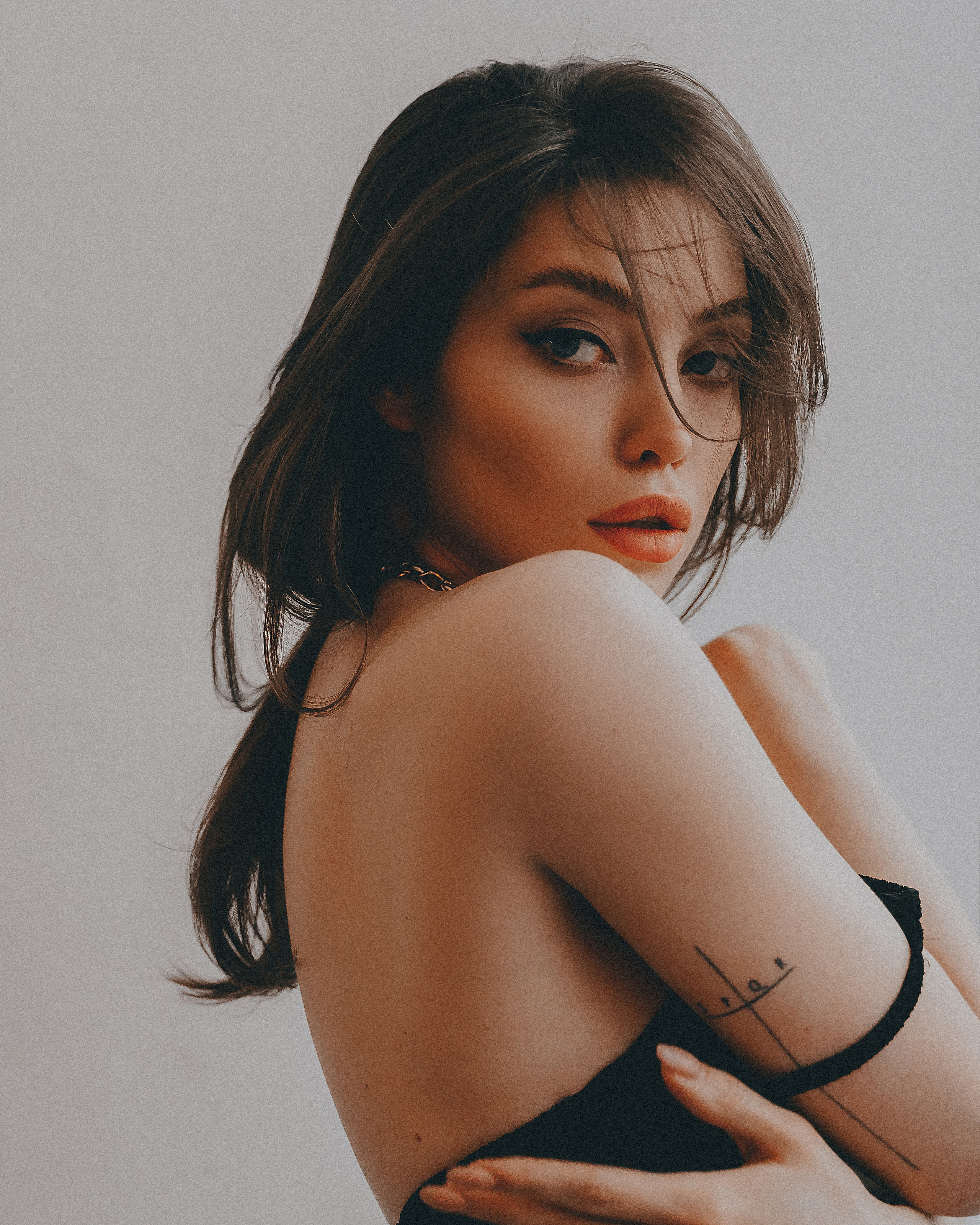 Фотосессия в студии на нейтральном фоне