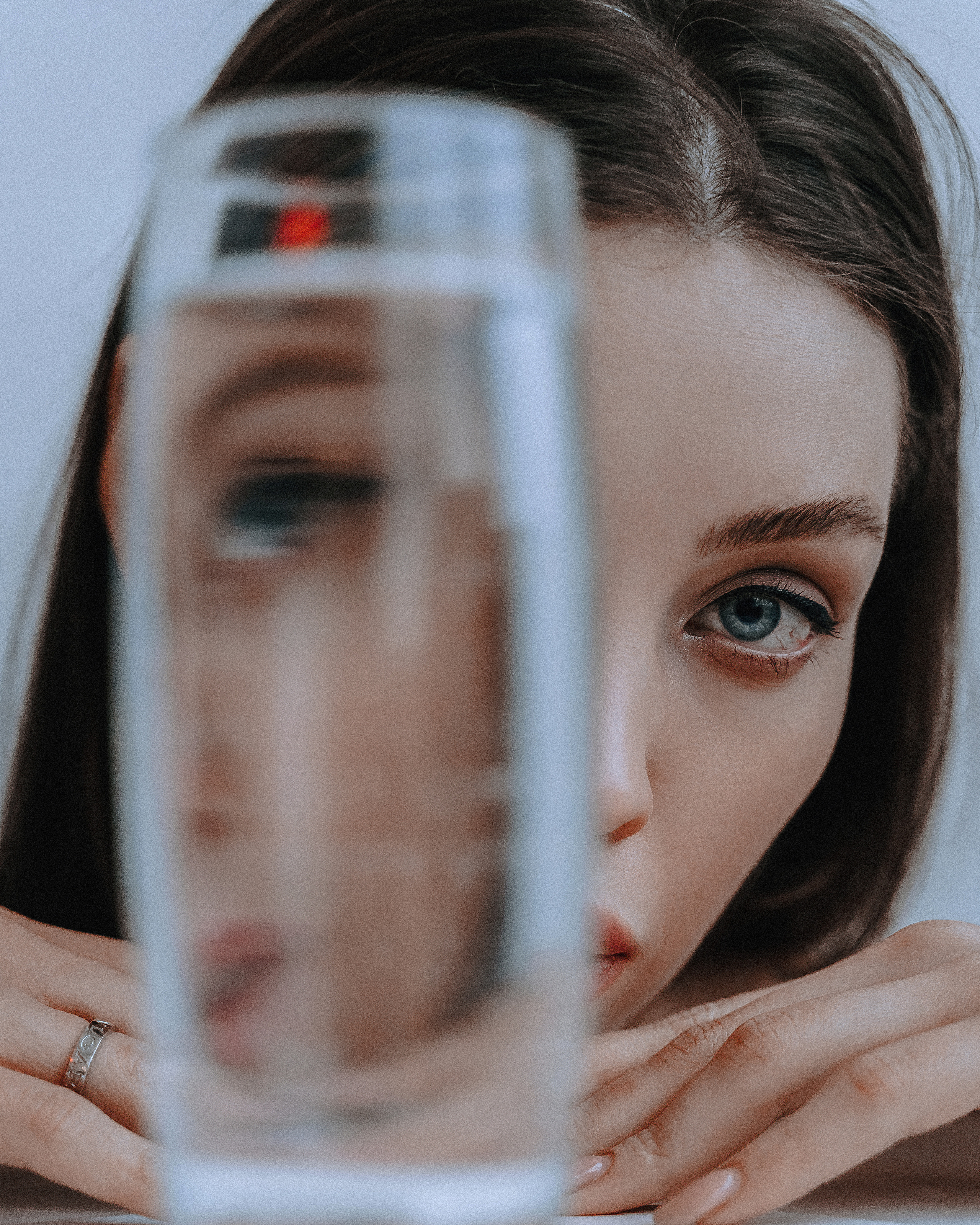 Фотосессия в студии на нейтральном фоне