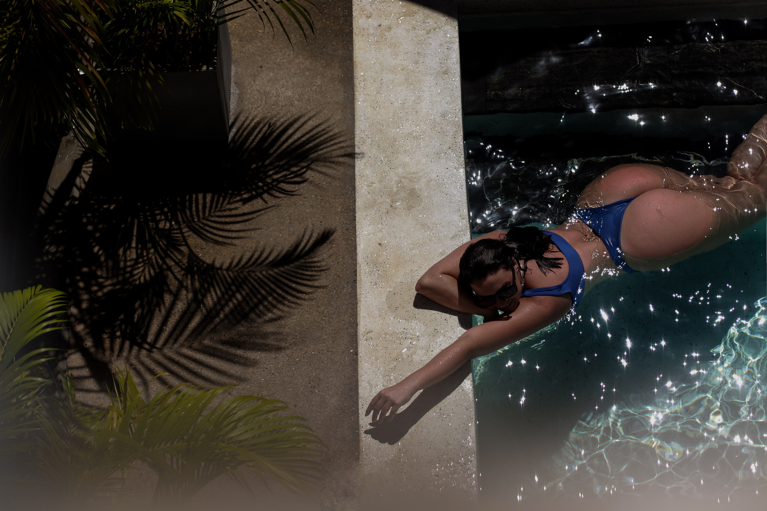 Эстетичная фотосессия на вилле у бассейна | Девушка в тропическом раю. Фотограф на Шри-Ланке