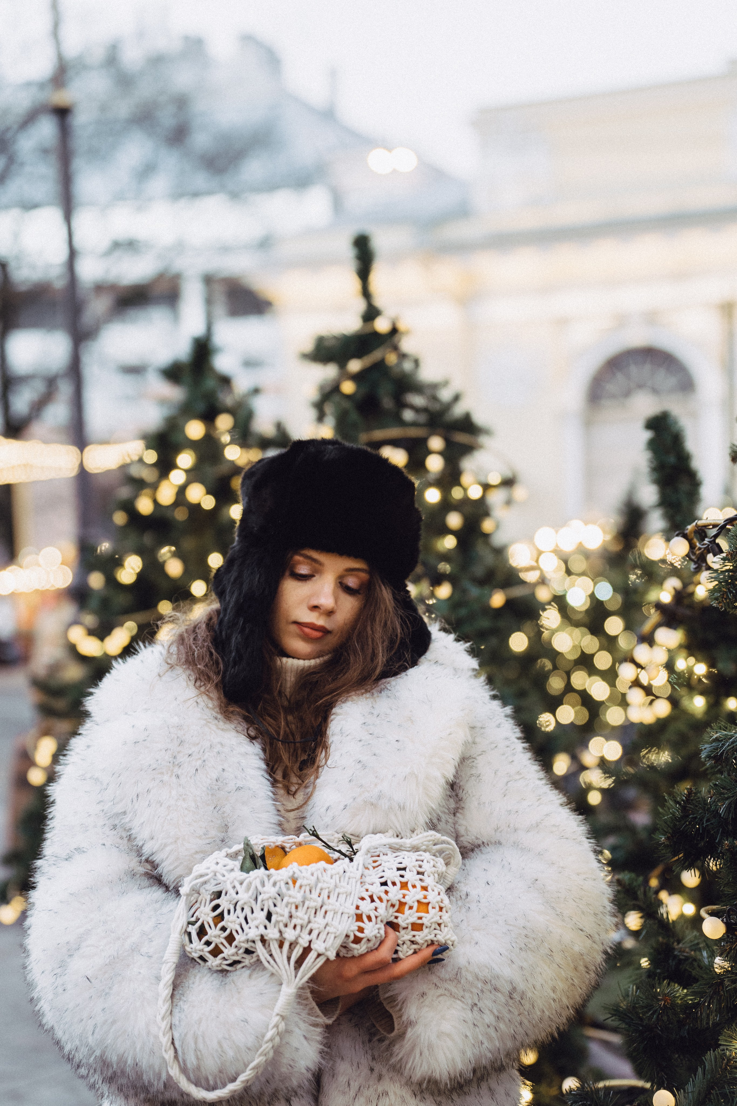 ПРОГУЛКА НА МАНЕЖНОЙ ПЛОЩАДИ ДЛЯ ДЕВУШКИ ПЕРЕД НОВЫМ ГОДОМ (НОВОГОДНЯЯ ФОТОСЕССИИЯ НА МАНЕЖНОЙ ПЛОЩАДИ). Профессиональный фотограф, Санкт-Петербург — Виктория Богомолова