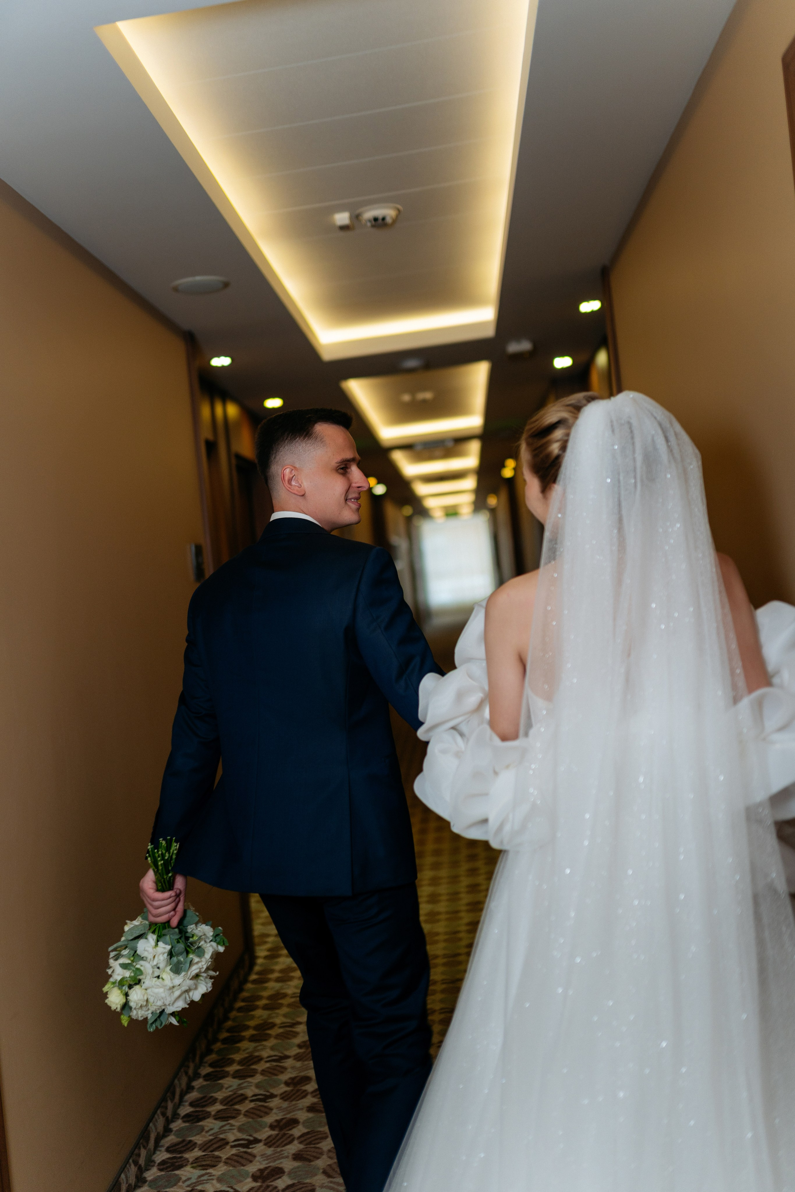 Постановочный портрет молодоженов от фотографа из Новороссийска.